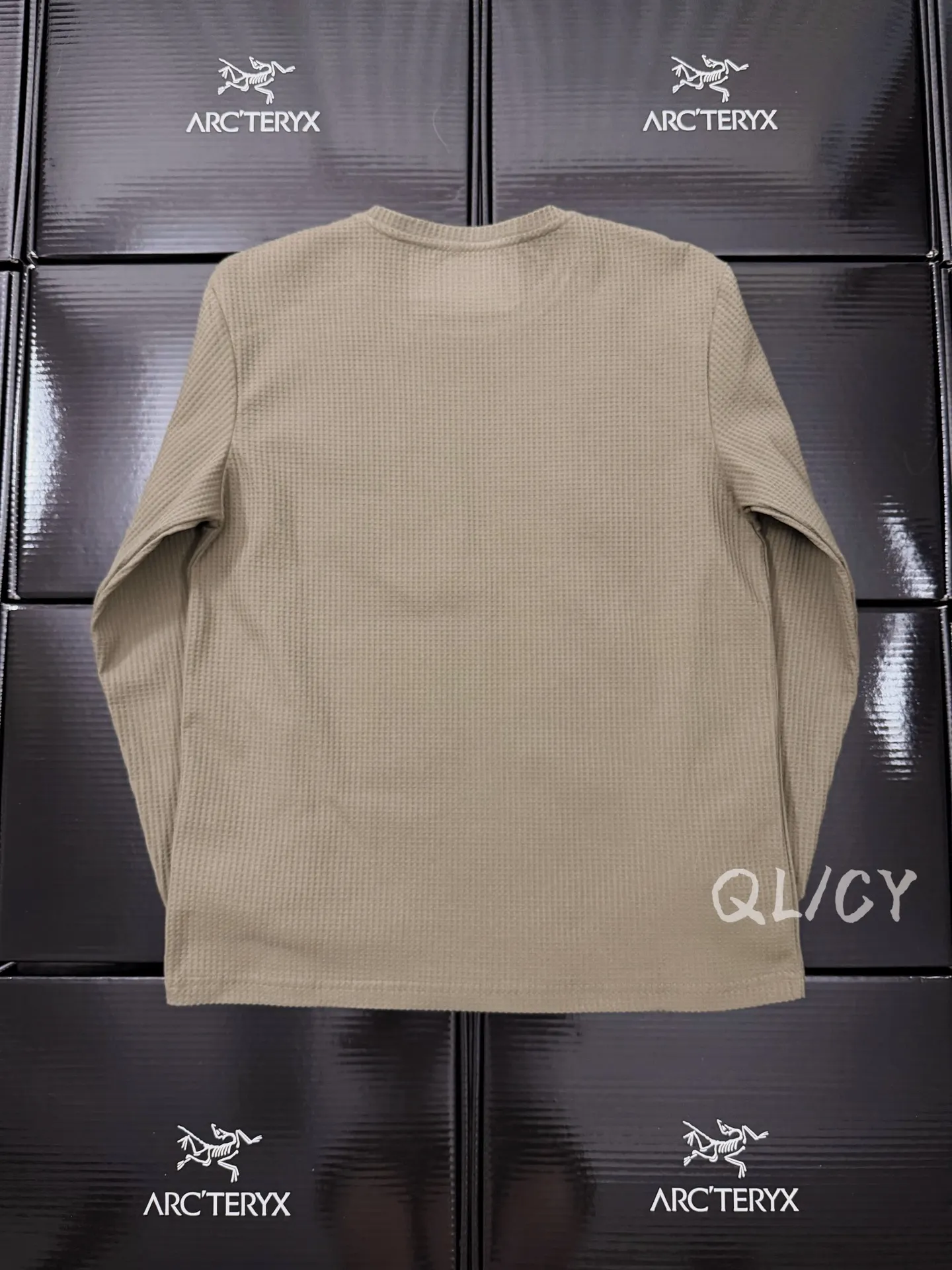Logo-Embroidered Waffle-Knit Long-Sleeve T-Shirt D21020848 — view 3