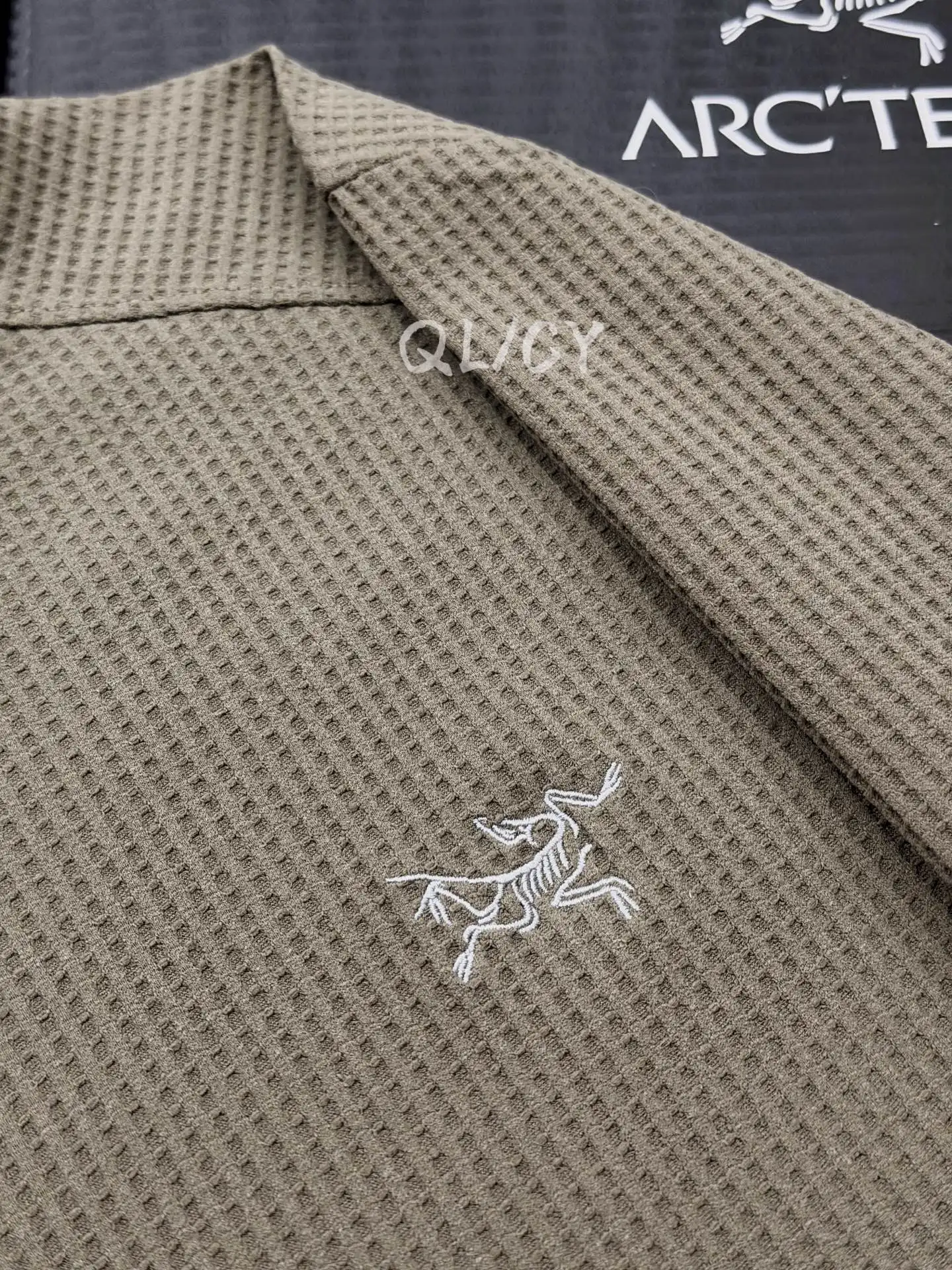 Logo-Embroidered Waffle-Knit Long-Sleeve T-Shirt D21020848 — view 4