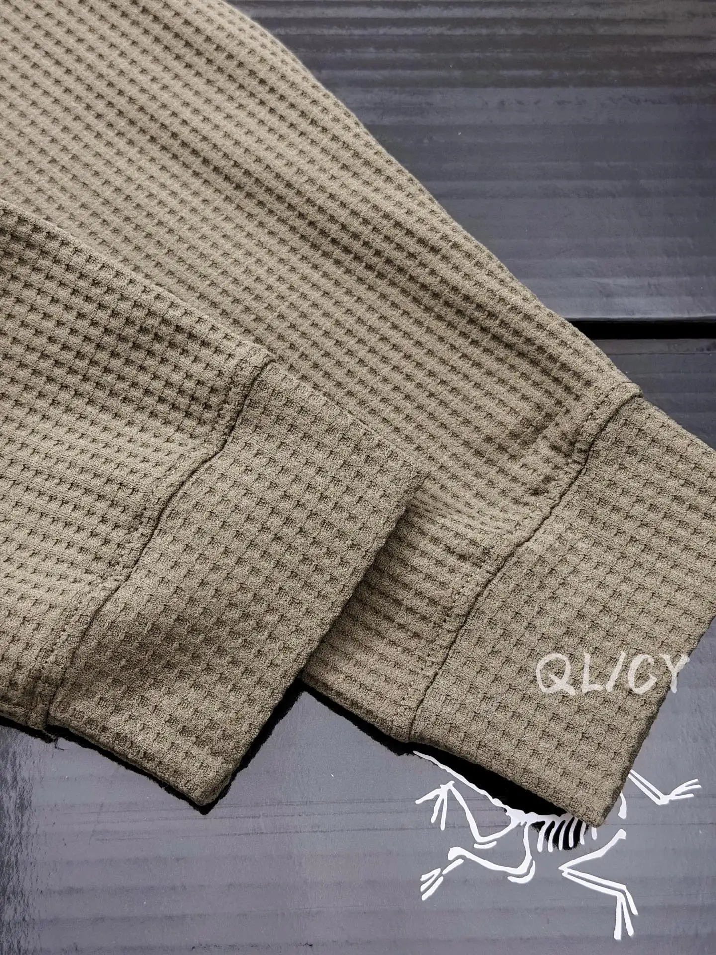 Logo-Embroidered Waffle-Knit Long-Sleeve T-Shirt D21020848 — view 7