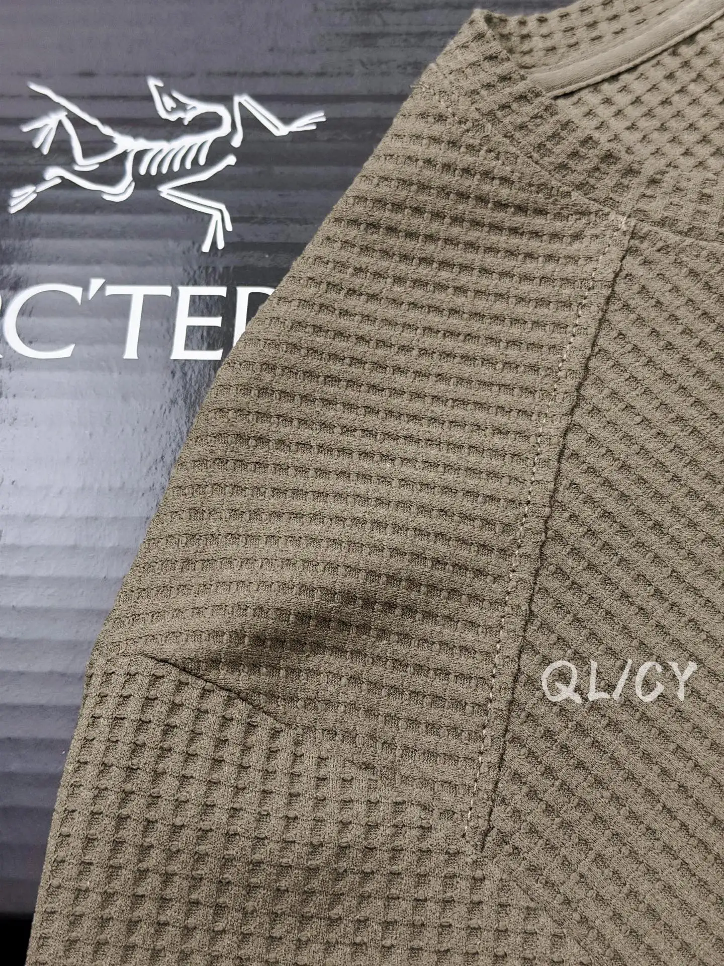 Logo-Embroidered Waffle-Knit Long-Sleeve T-Shirt D21020848 — view 9
