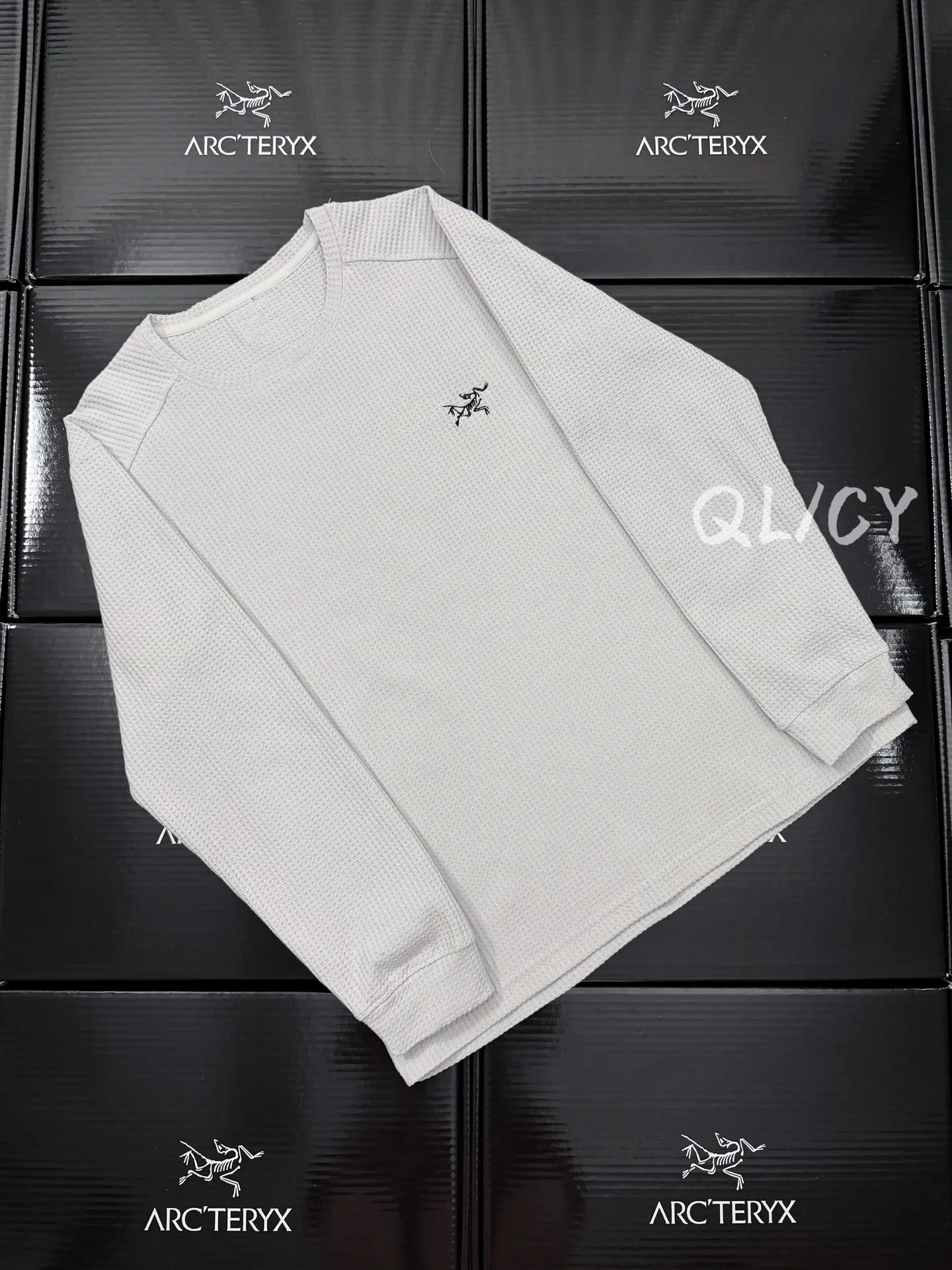 Logo-Embroidered Waffle-Knit Long-Sleeve T-Shirt D21020845 — view 2