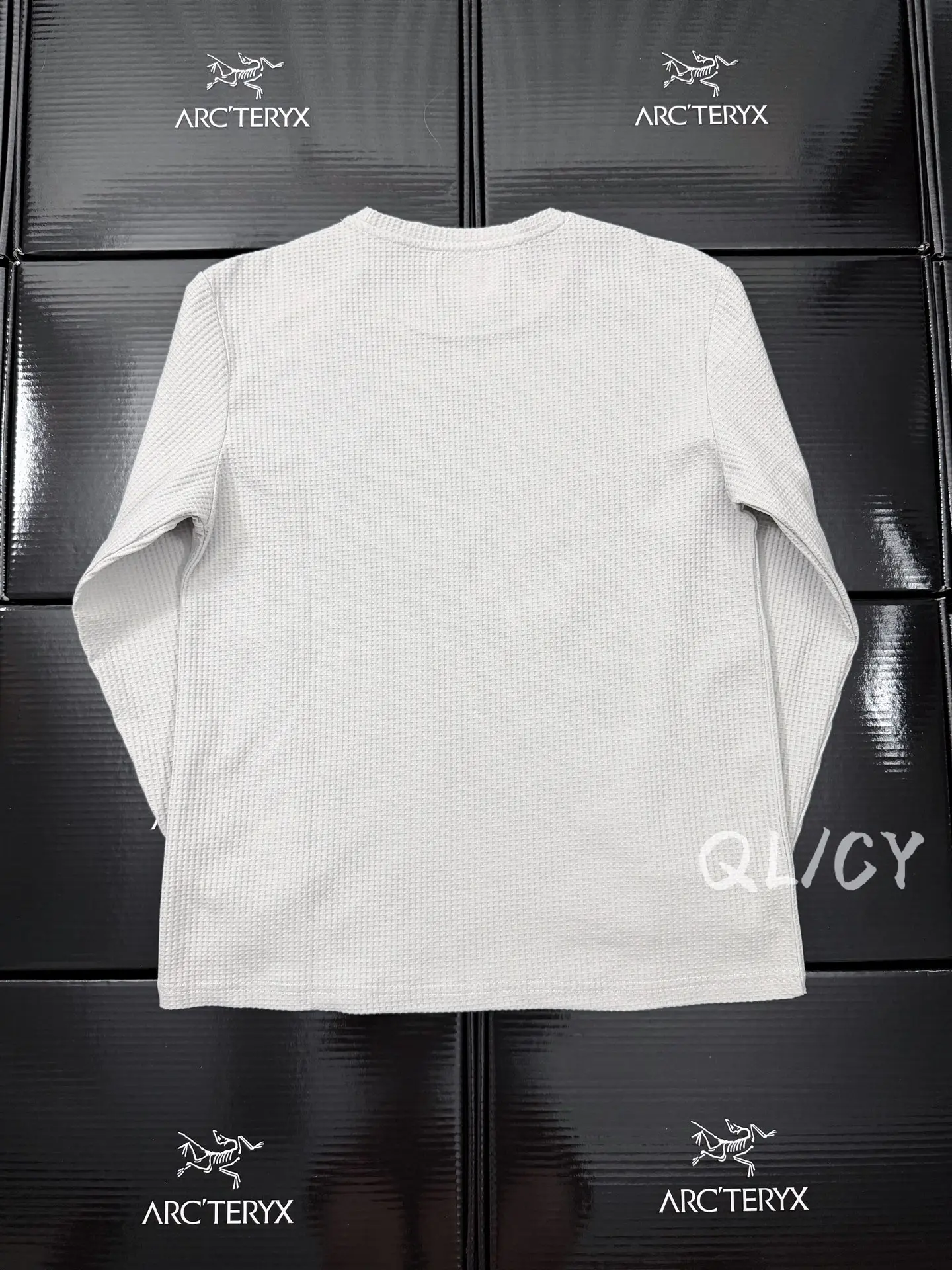 Logo-Embroidered Waffle-Knit Long-Sleeve T-Shirt D21020845 — view 3