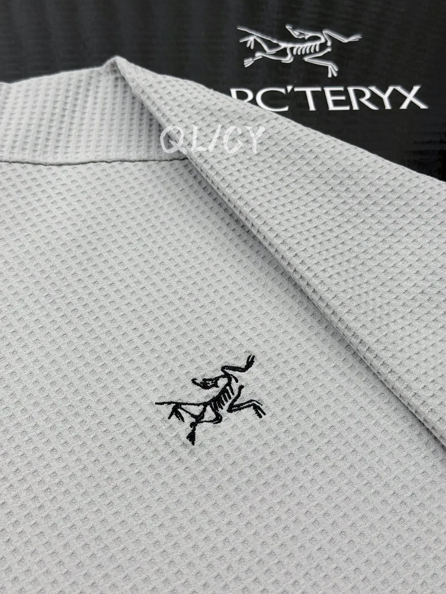 Logo-Embroidered Waffle-Knit Long-Sleeve T-Shirt D21020845 — view 4