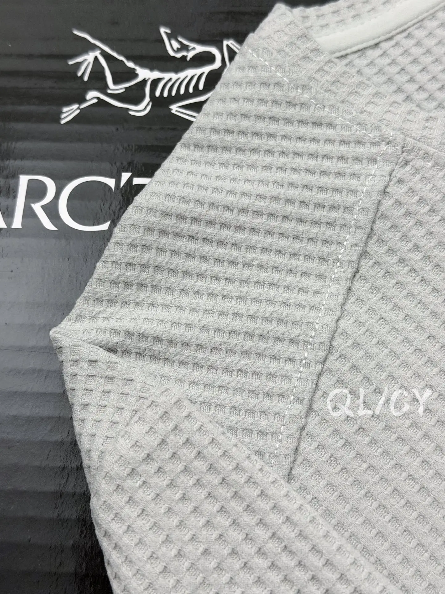 Logo-Embroidered Waffle-Knit Long-Sleeve T-Shirt D21020845 — view 6