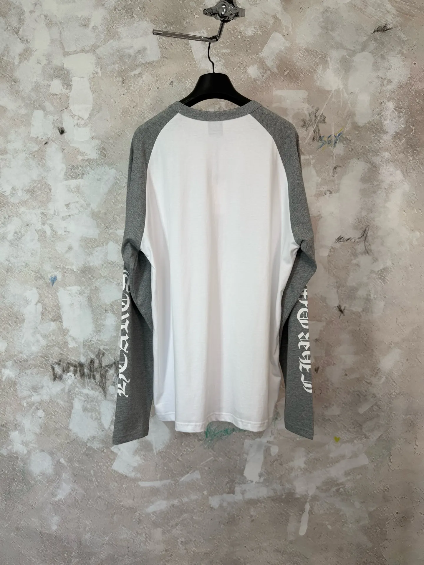 Flag Print Raglan Long-Sleeve T-Shirt D21519209 — view 2