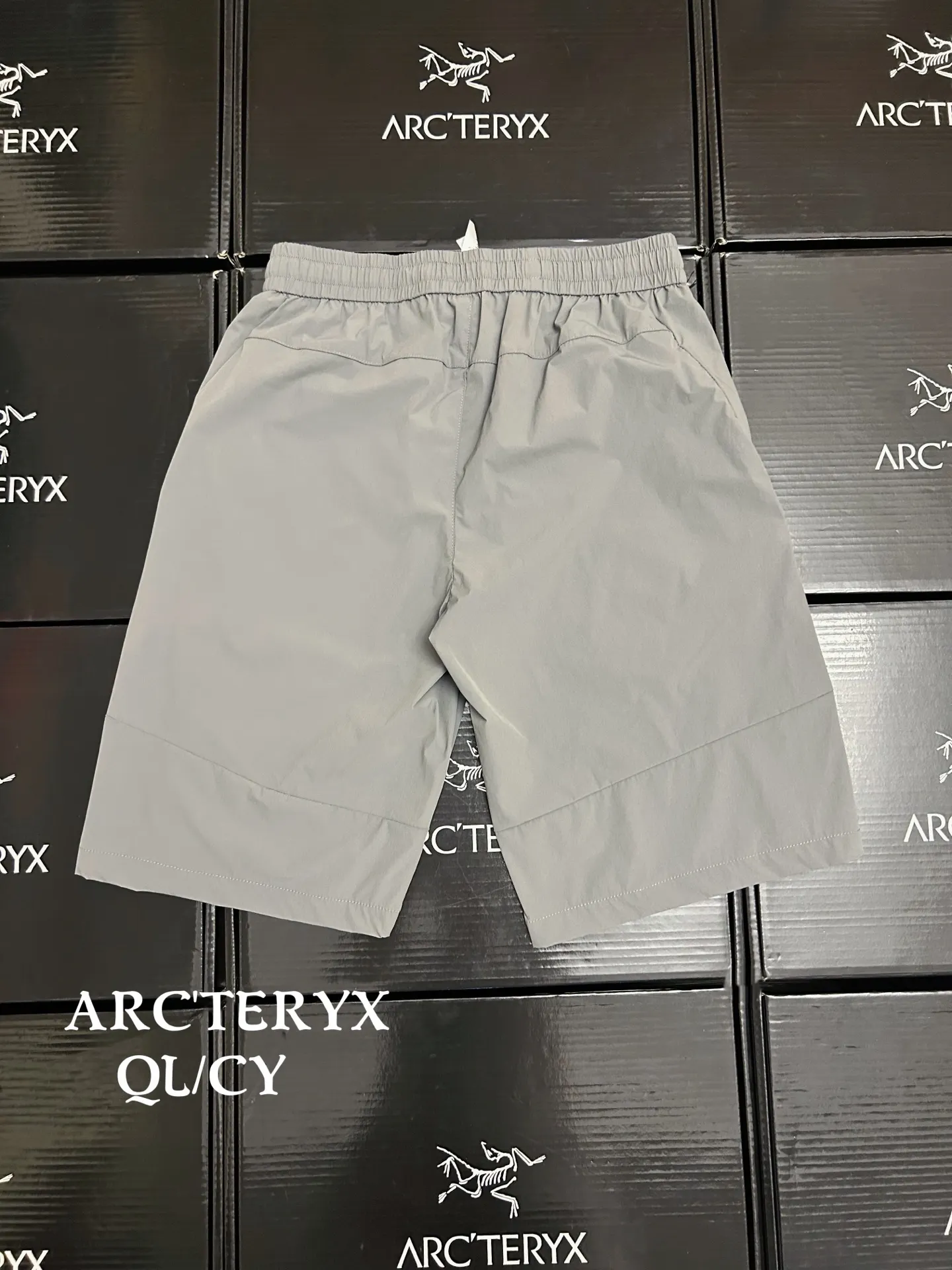 Lightweight Technical Stretch Softshell Shorts D23011517 — view 2