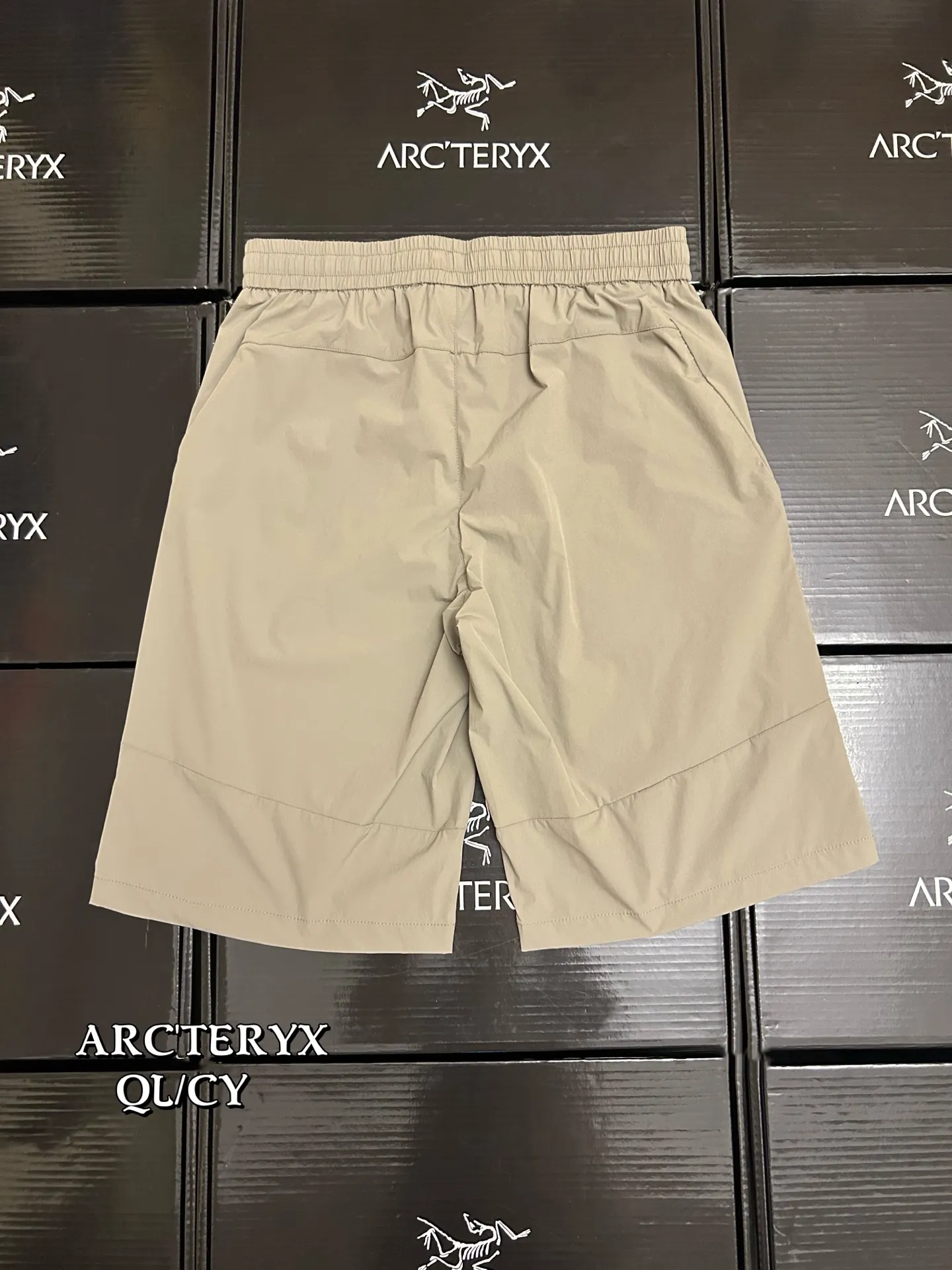 Lightweight Technical Softshell Shorts D23011516 — view 2