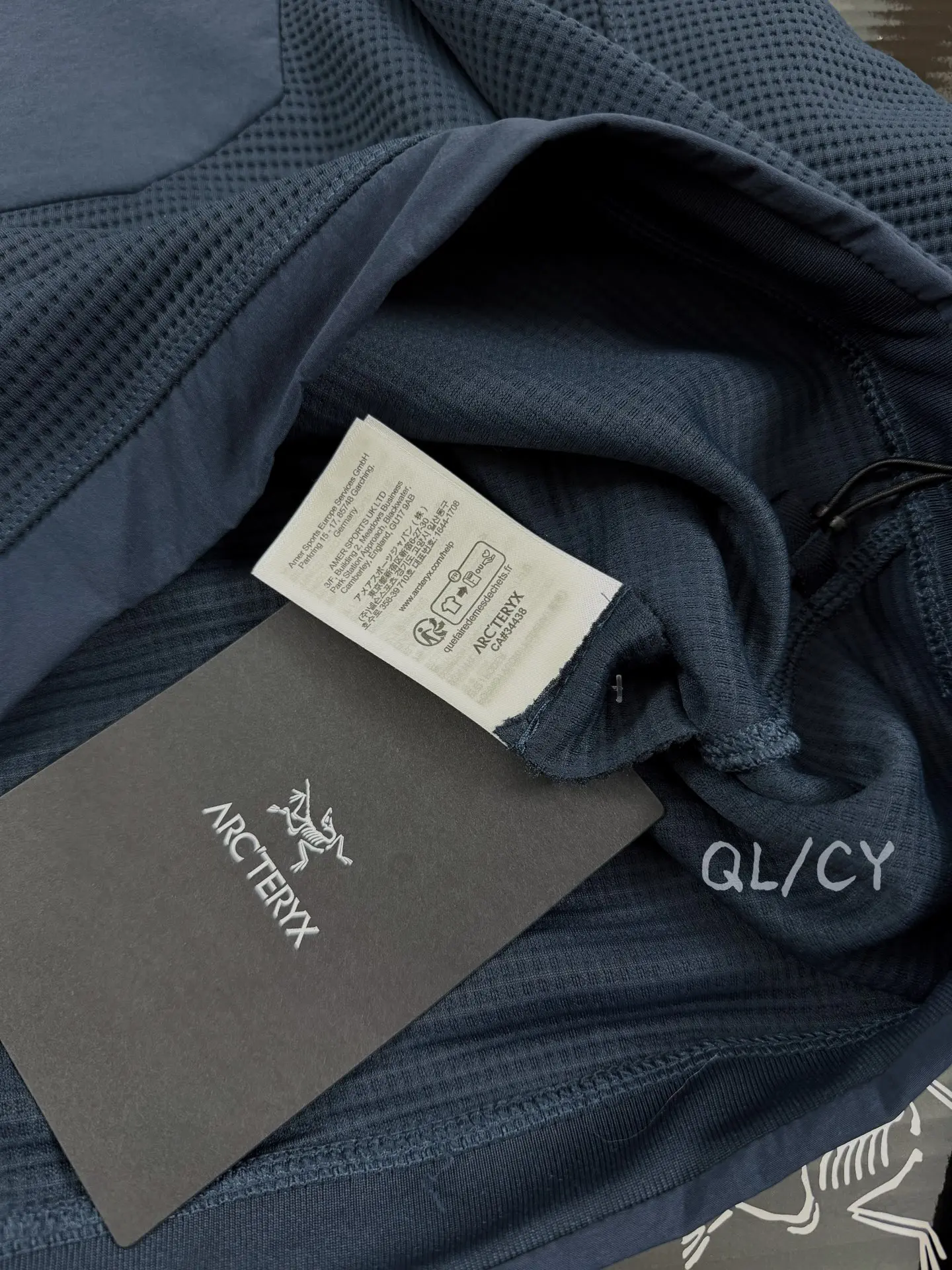 Olera Waffle-Knit Quarter-Zip Sweatshirt D27020947 — view 9
