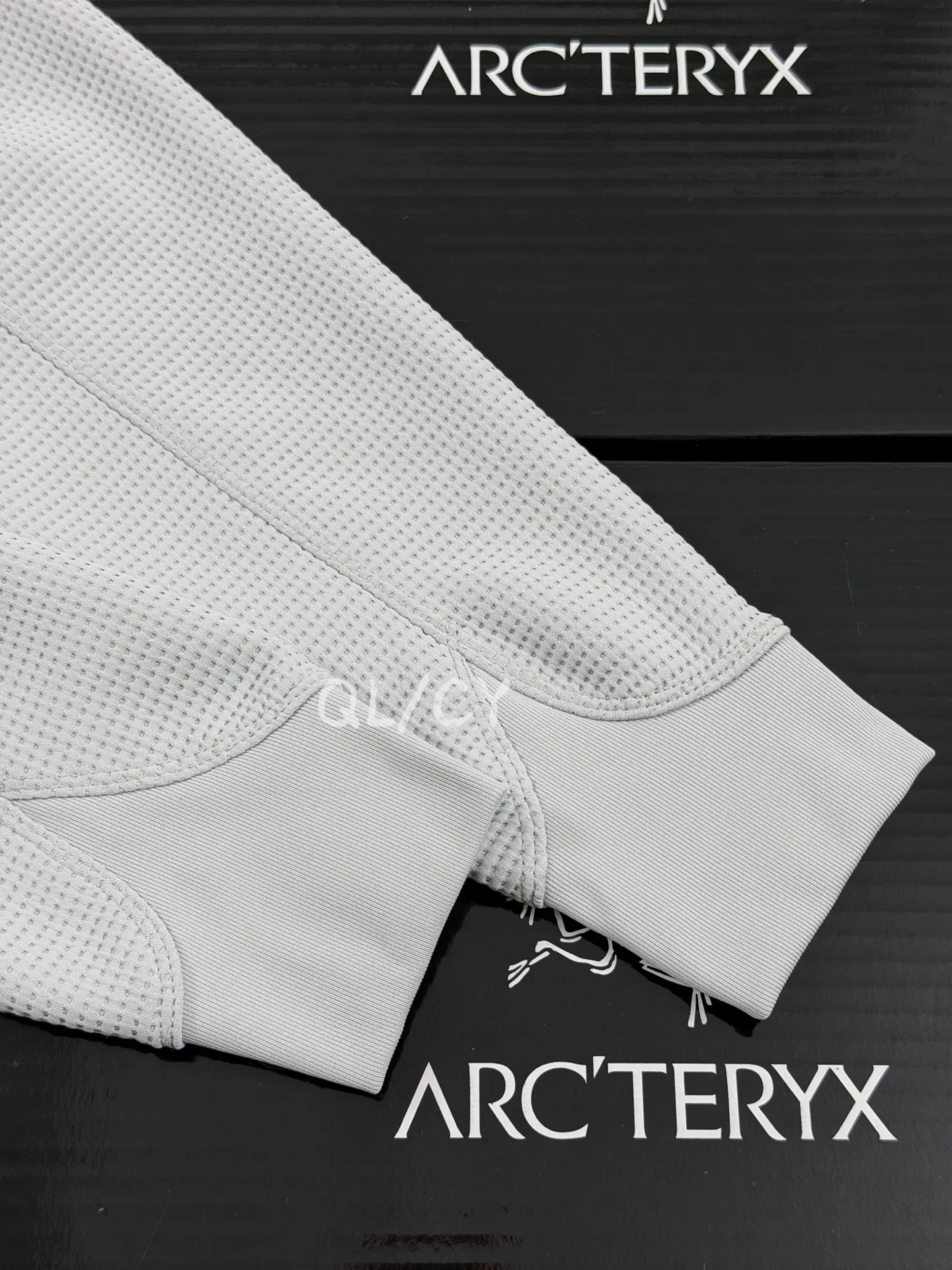 Olera Crew Waffle-Knit Fleece Pullover D27020950 — view 9