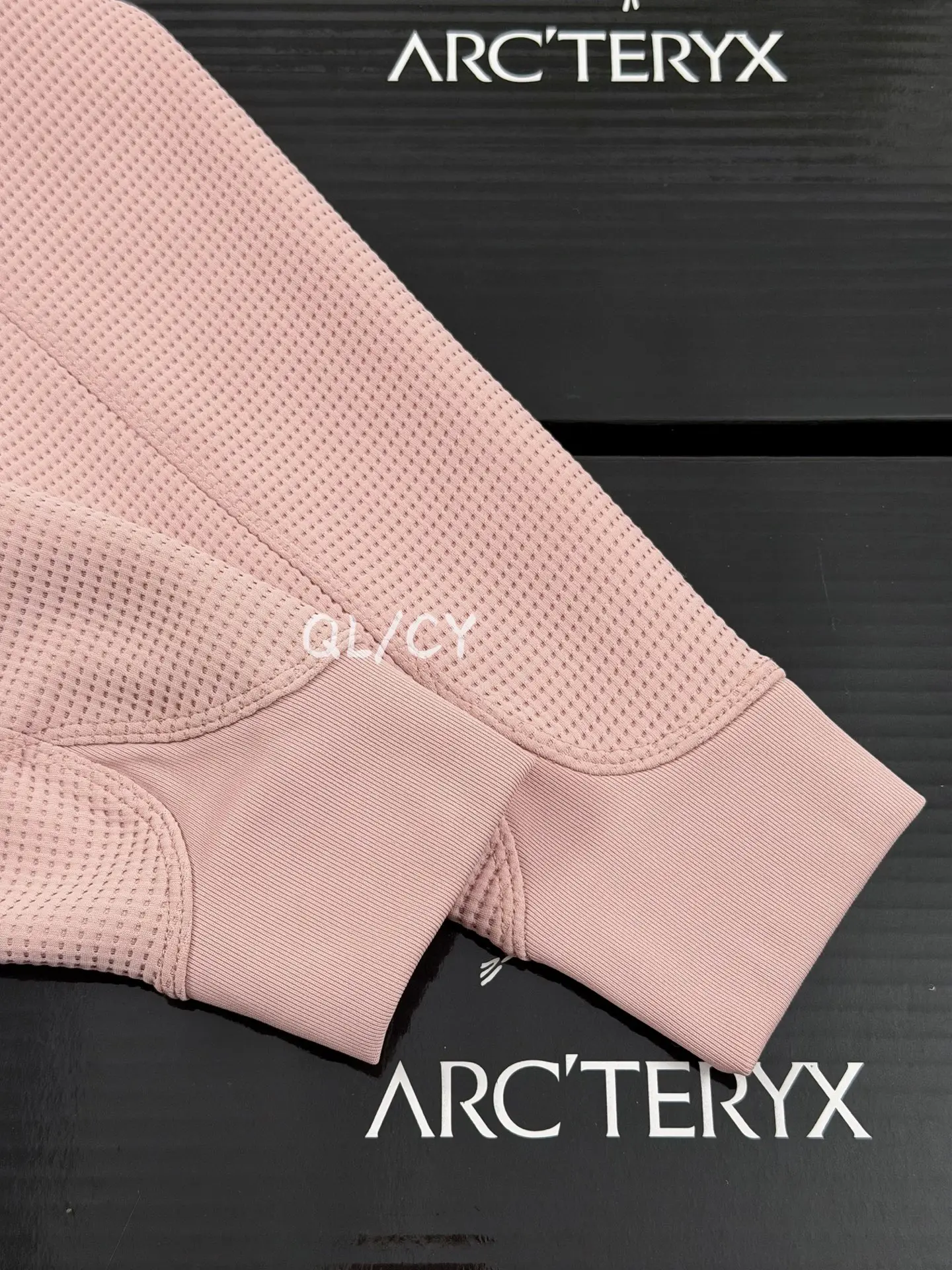 Olera Waffle-Knit Fleece Sweatshirt D27020951 — view 7