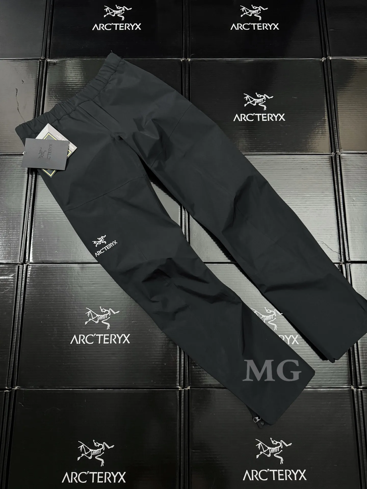 Beta GORE-TEX Shell Trousers D28020771 — view 2