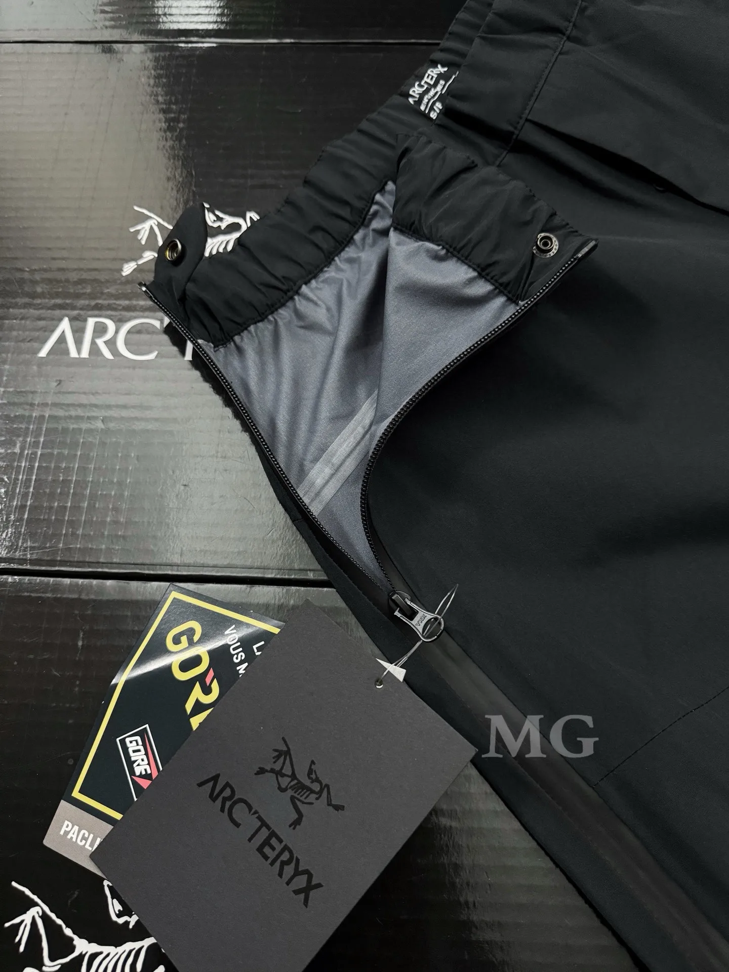 Beta GORE-TEX Shell Trousers D28020771 — view 9