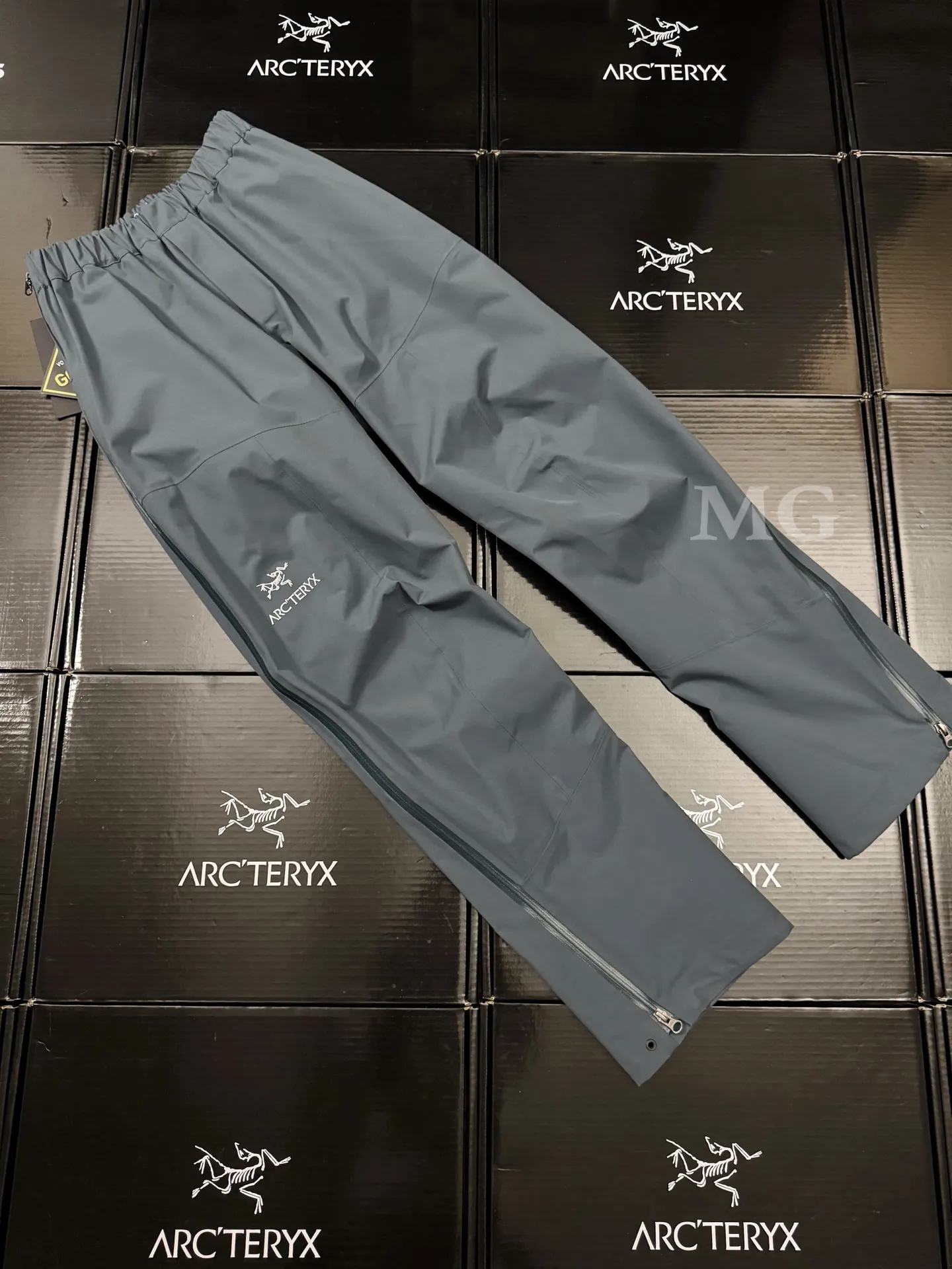 Beta GORE-TEX Waterproof Shell Pants D28020772 — view 2