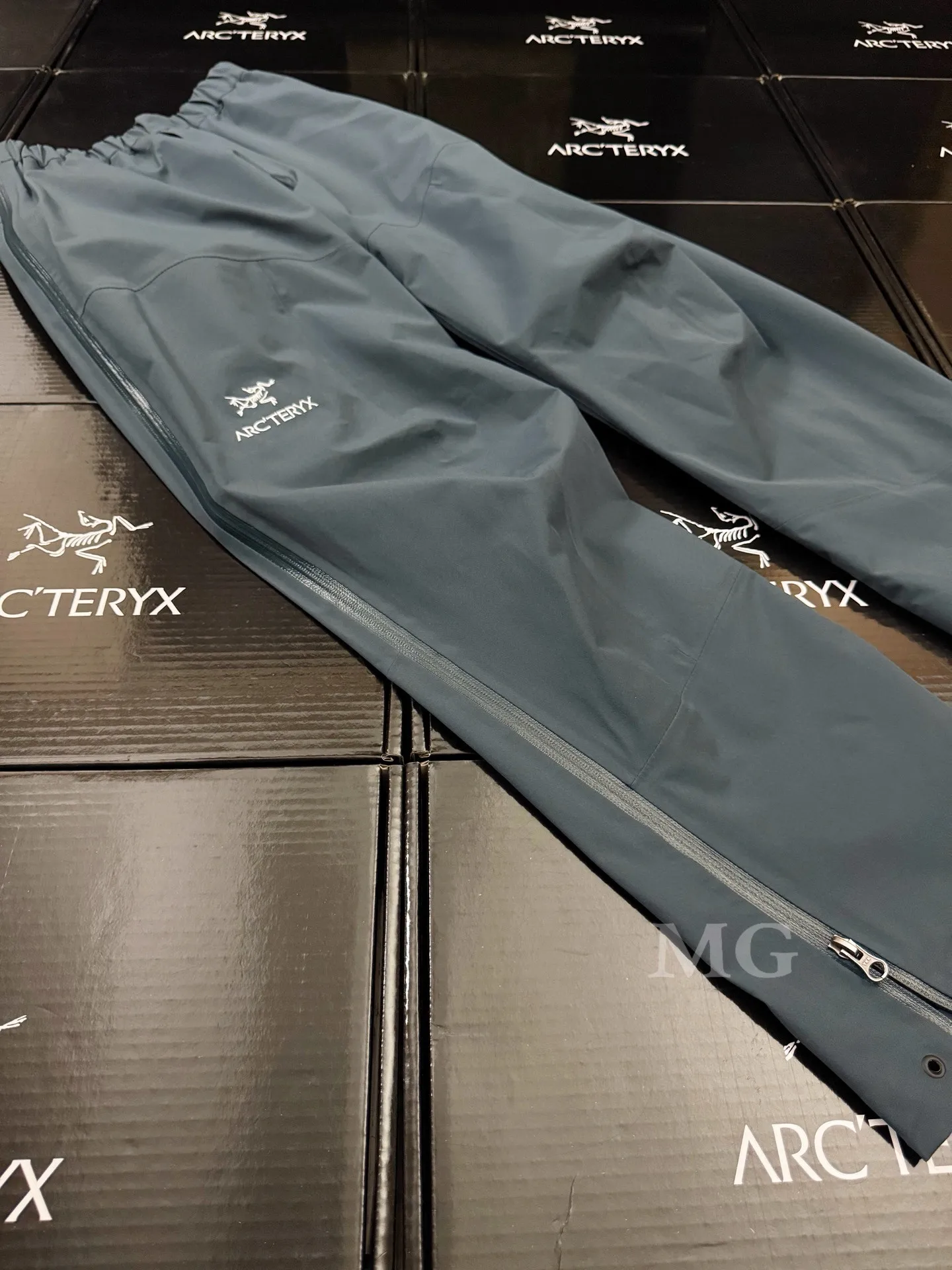 Beta GORE-TEX Waterproof Shell Pants D28020772 — view 9