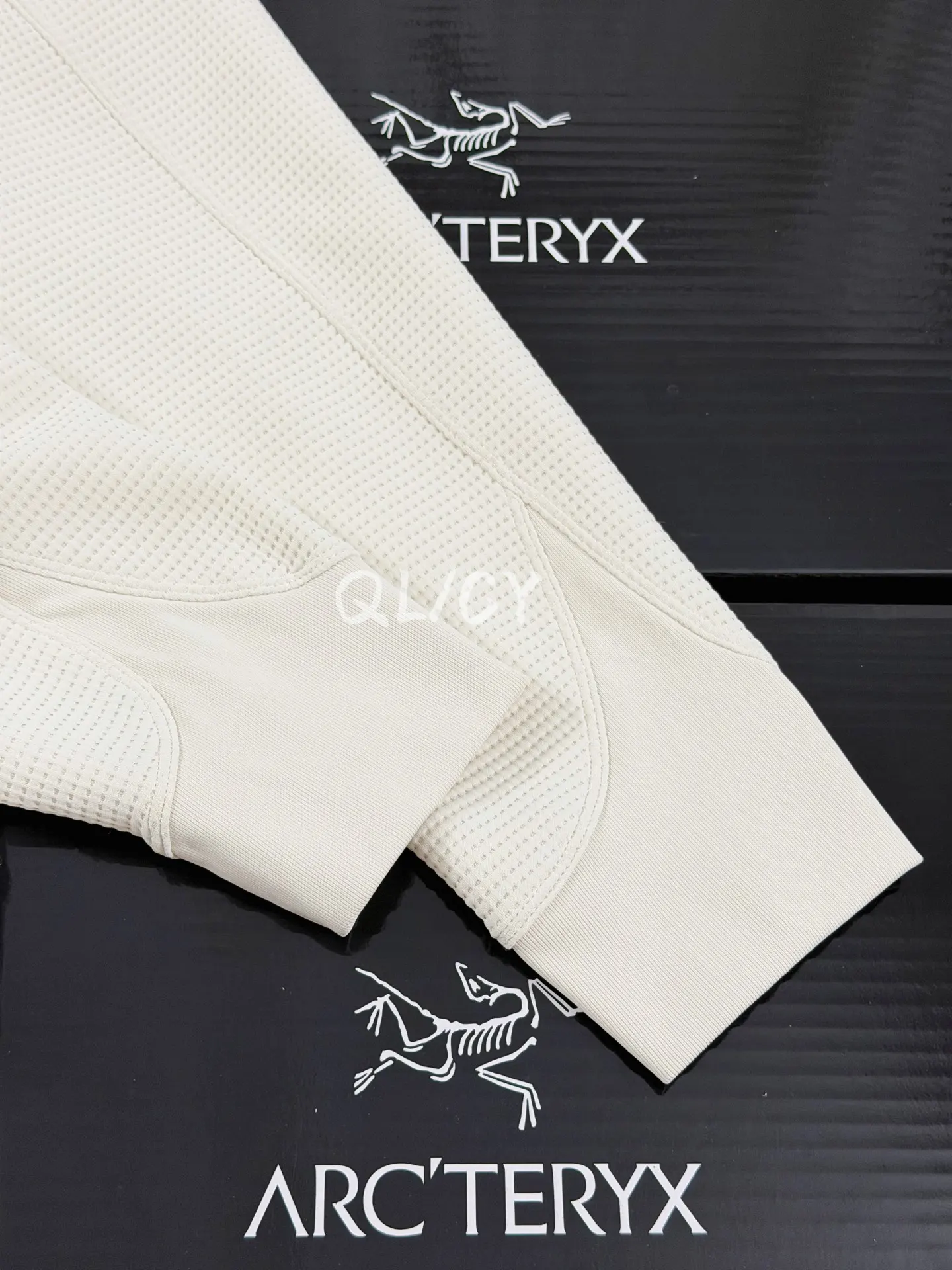 Olera Waffle-Knit Hooded Jacket D28020890 — view 4