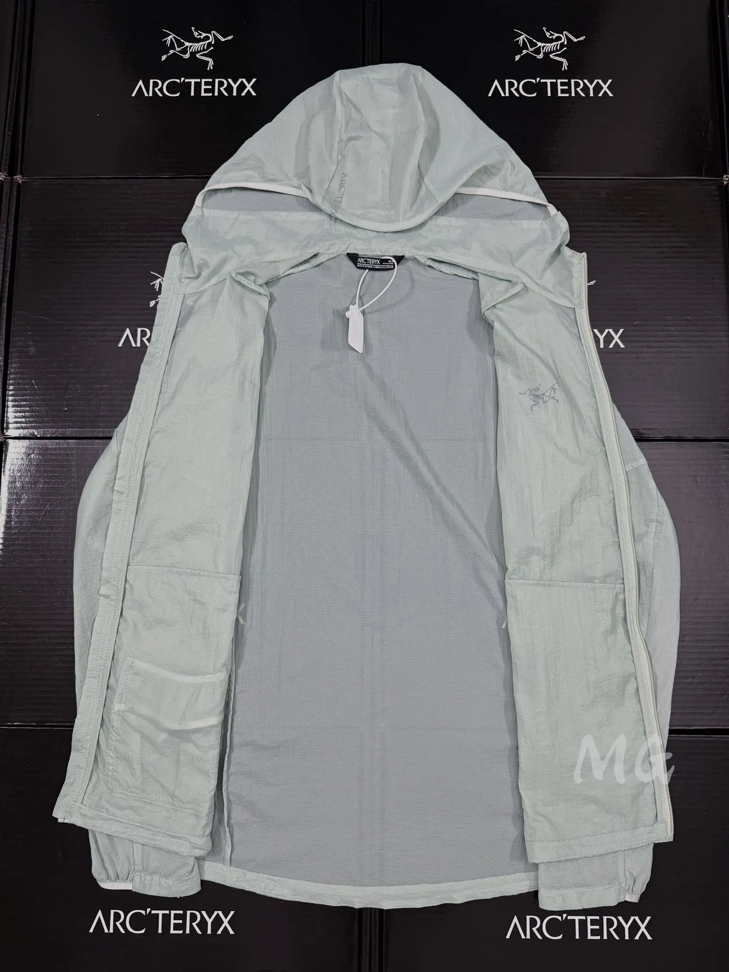 Incendo Airshell Hooded Windshell Jacket D30011478 — view 7