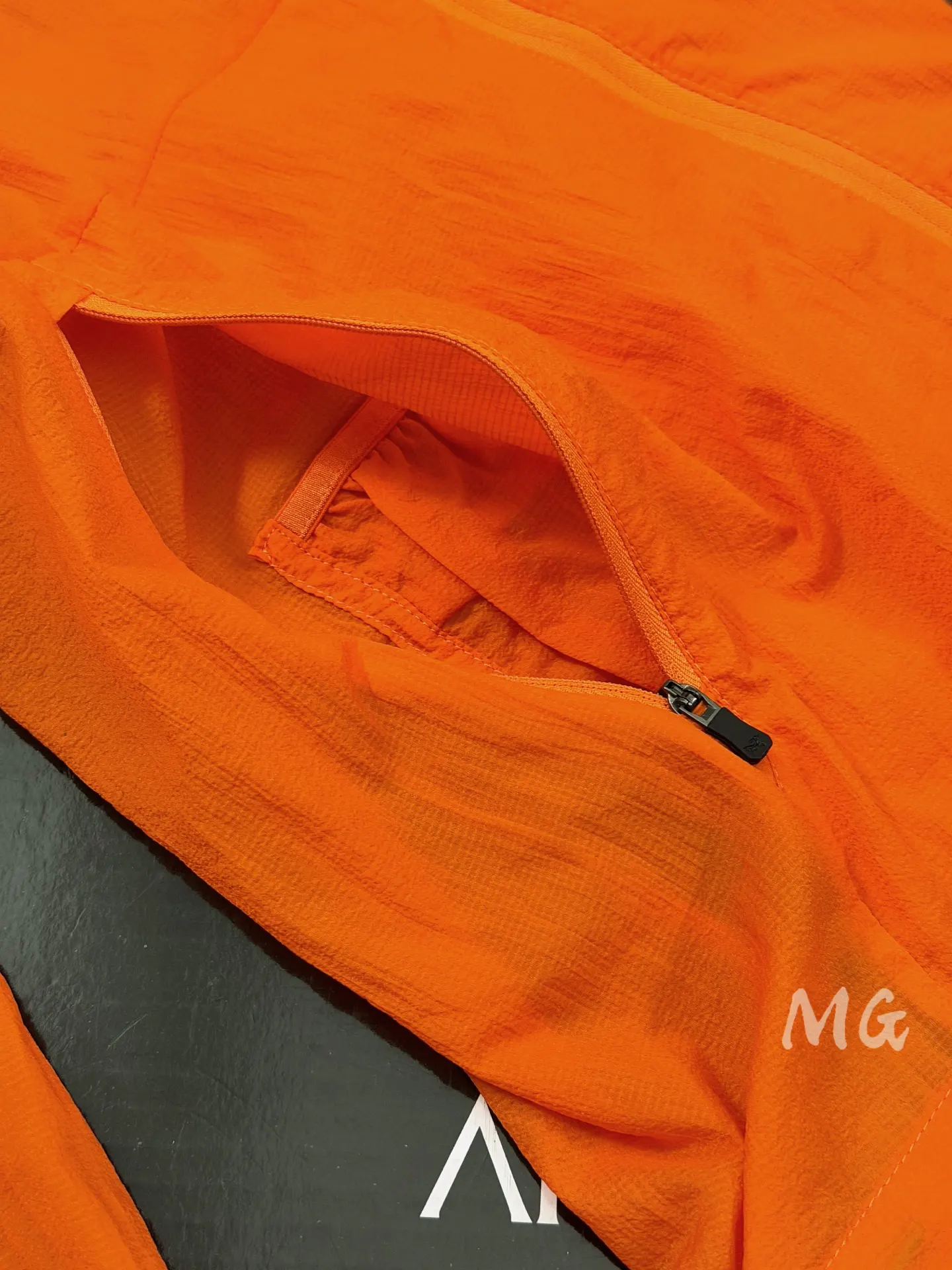 Incendo Airshell Hooded Windshell Jacket D30011477 — view 4