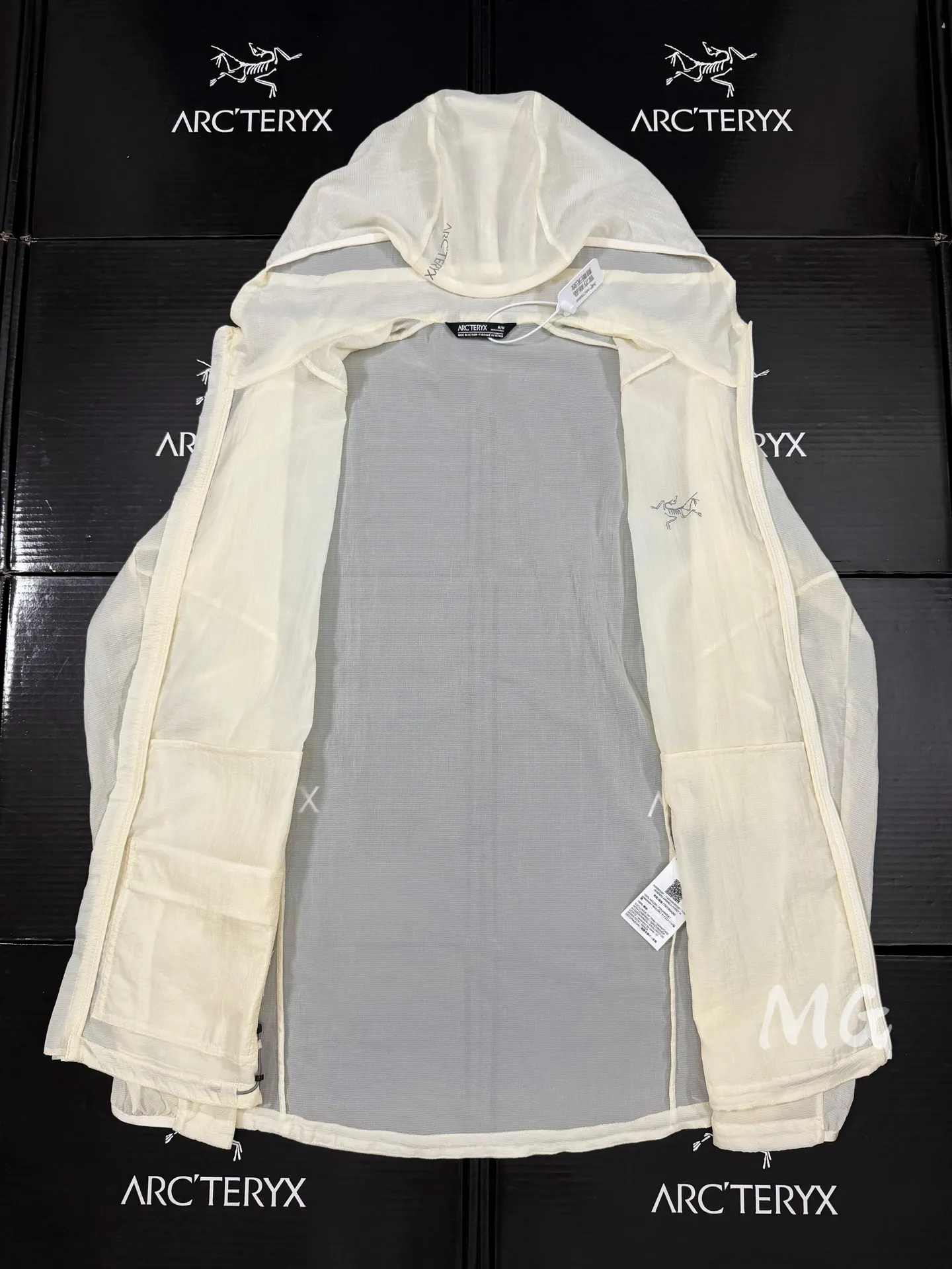 Incendo Airshell Hooded Windshell Jacket D30011479 — view 7