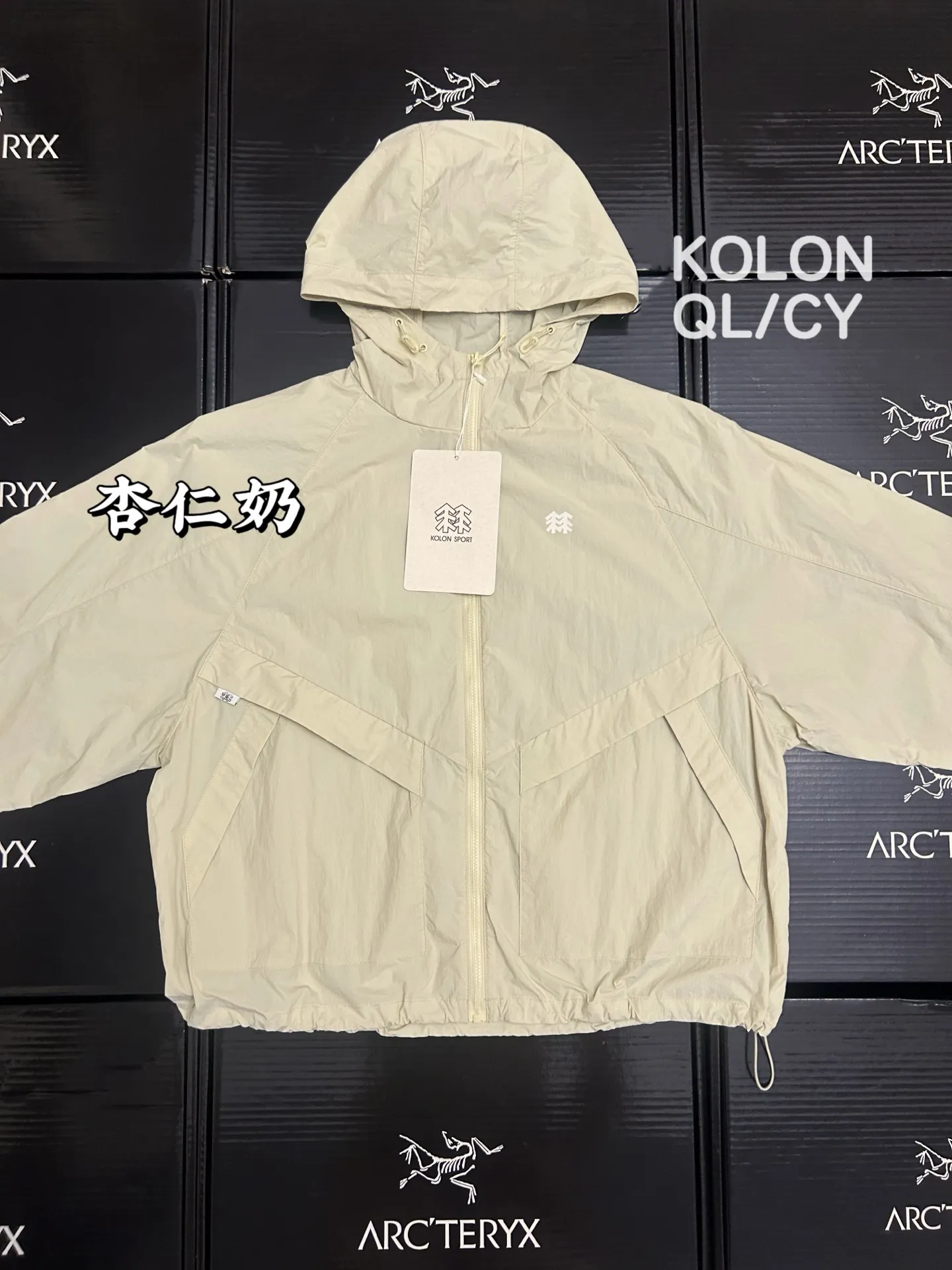 Compact Water-Repellent Hooded Windbreaker D30011513