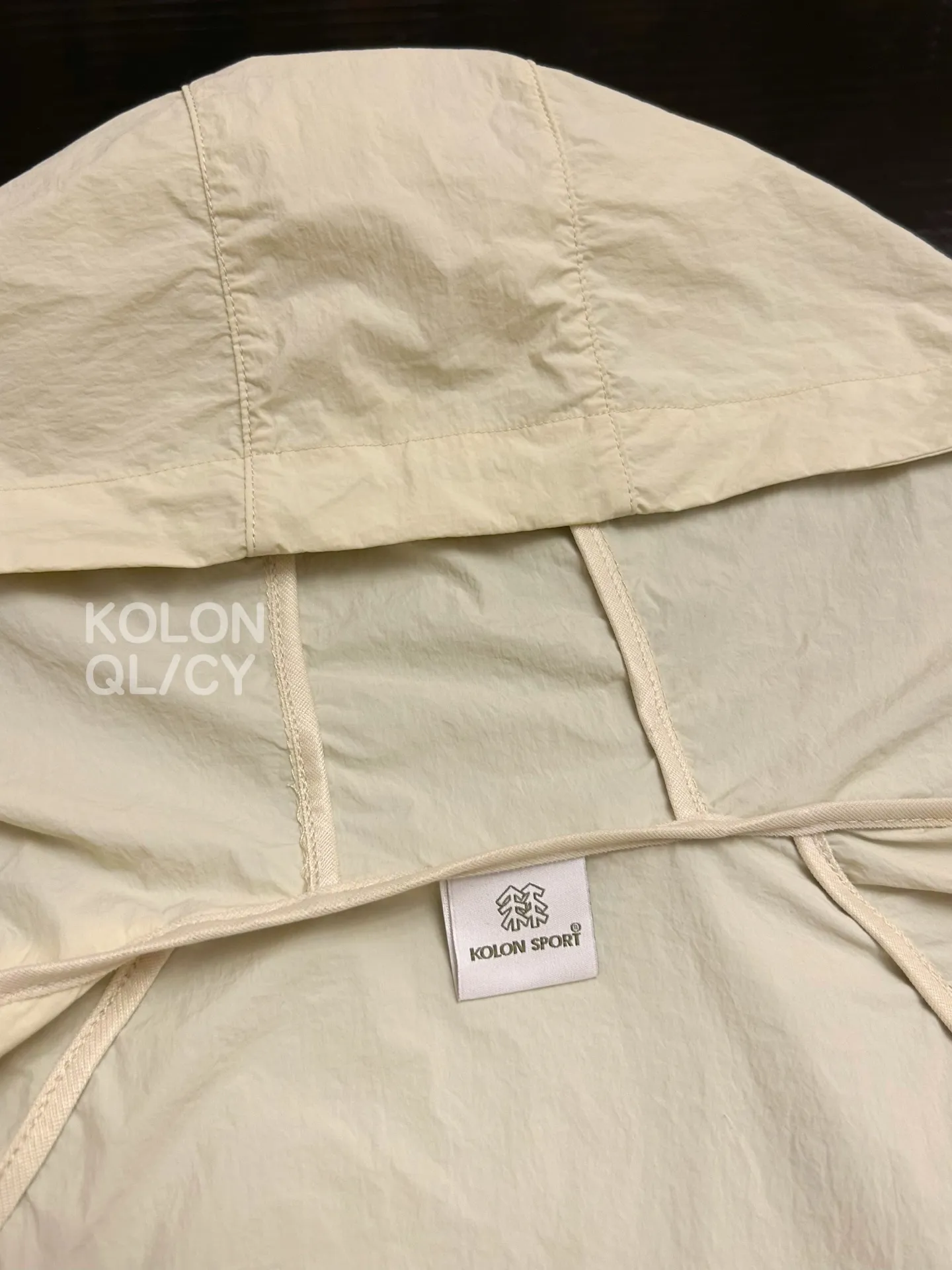 Compact Water-Repellent Hooded Windbreaker D30011513 — view 6