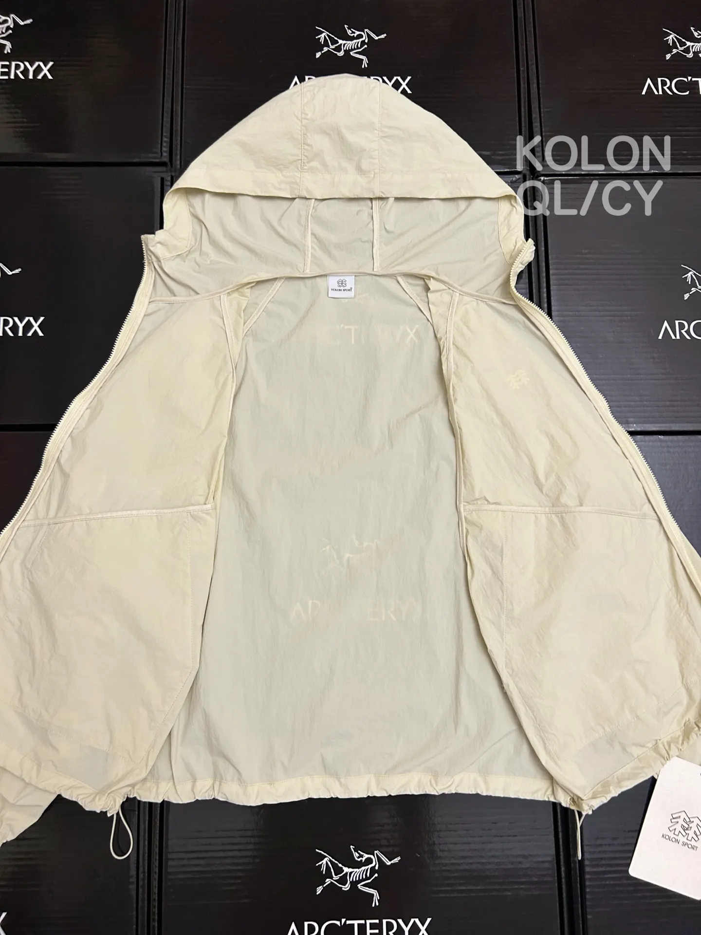 Compact Water-Repellent Hooded Windbreaker D30011513 — view 8