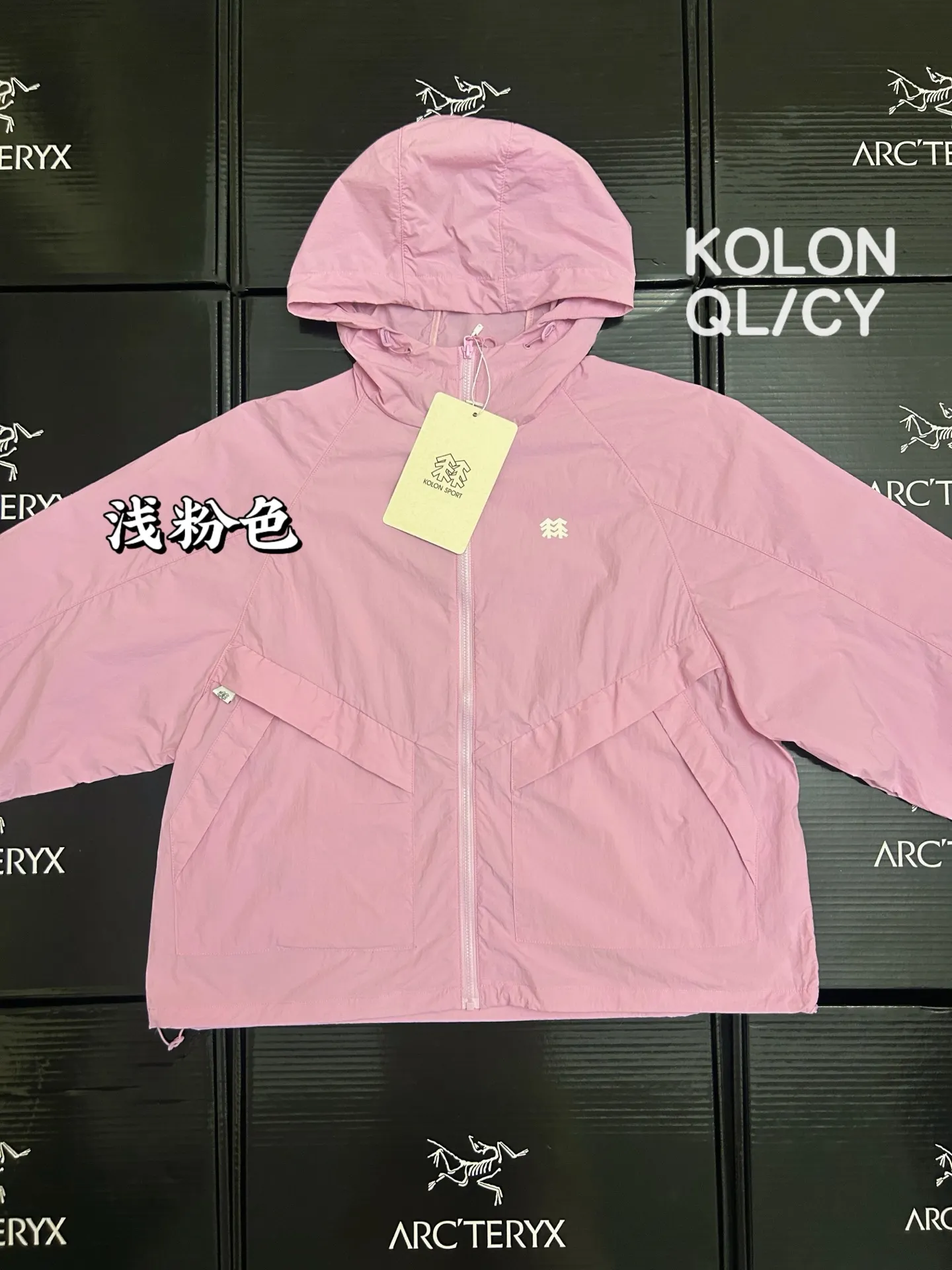Compact Water-Repellent Hooded Windbreaker D30011511