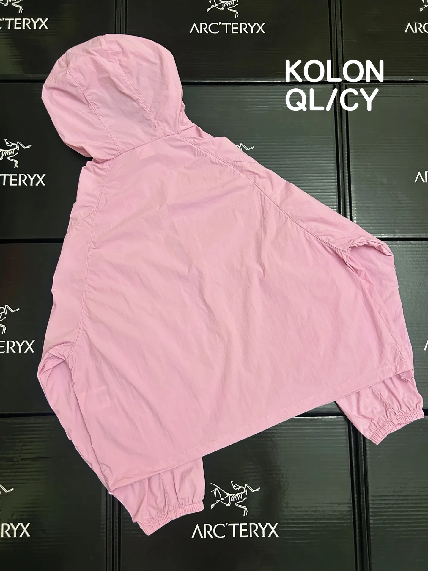 Compact Water-Repellent Hooded Windbreaker D30011511 — view 2