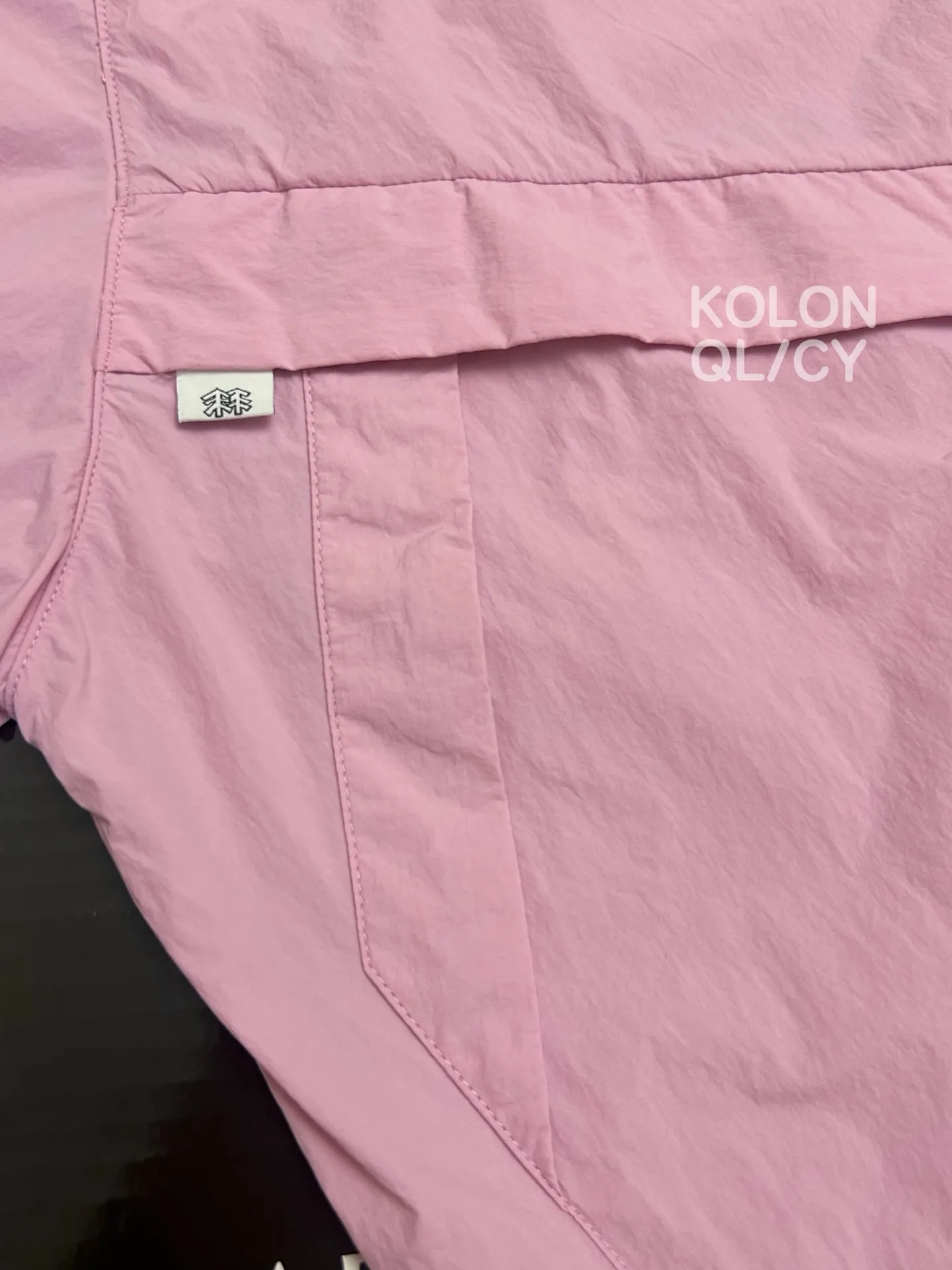 Compact Water-Repellent Hooded Windbreaker D30011511 — view 3