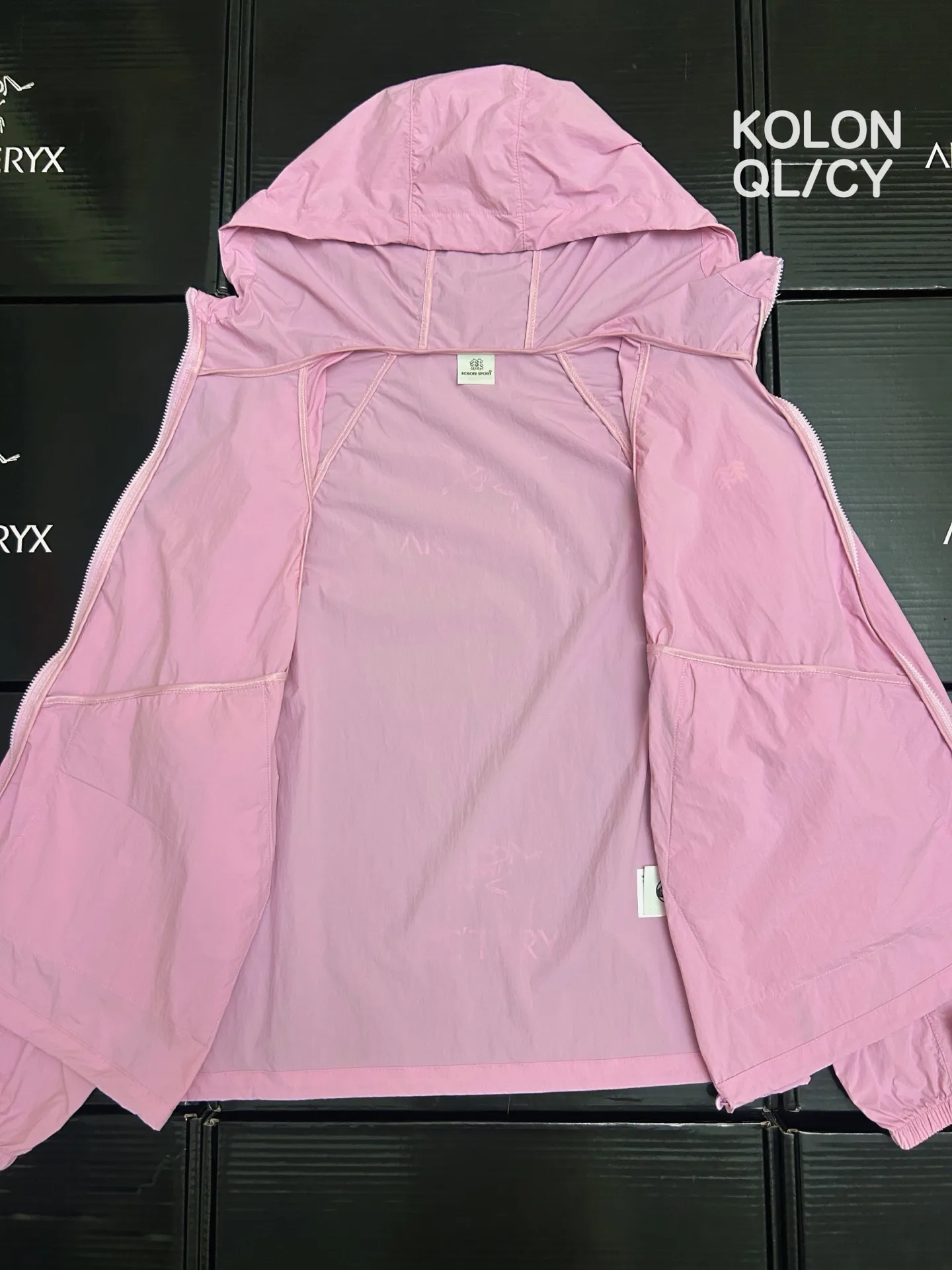 Compact Water-Repellent Hooded Windbreaker D30011511 — view 9