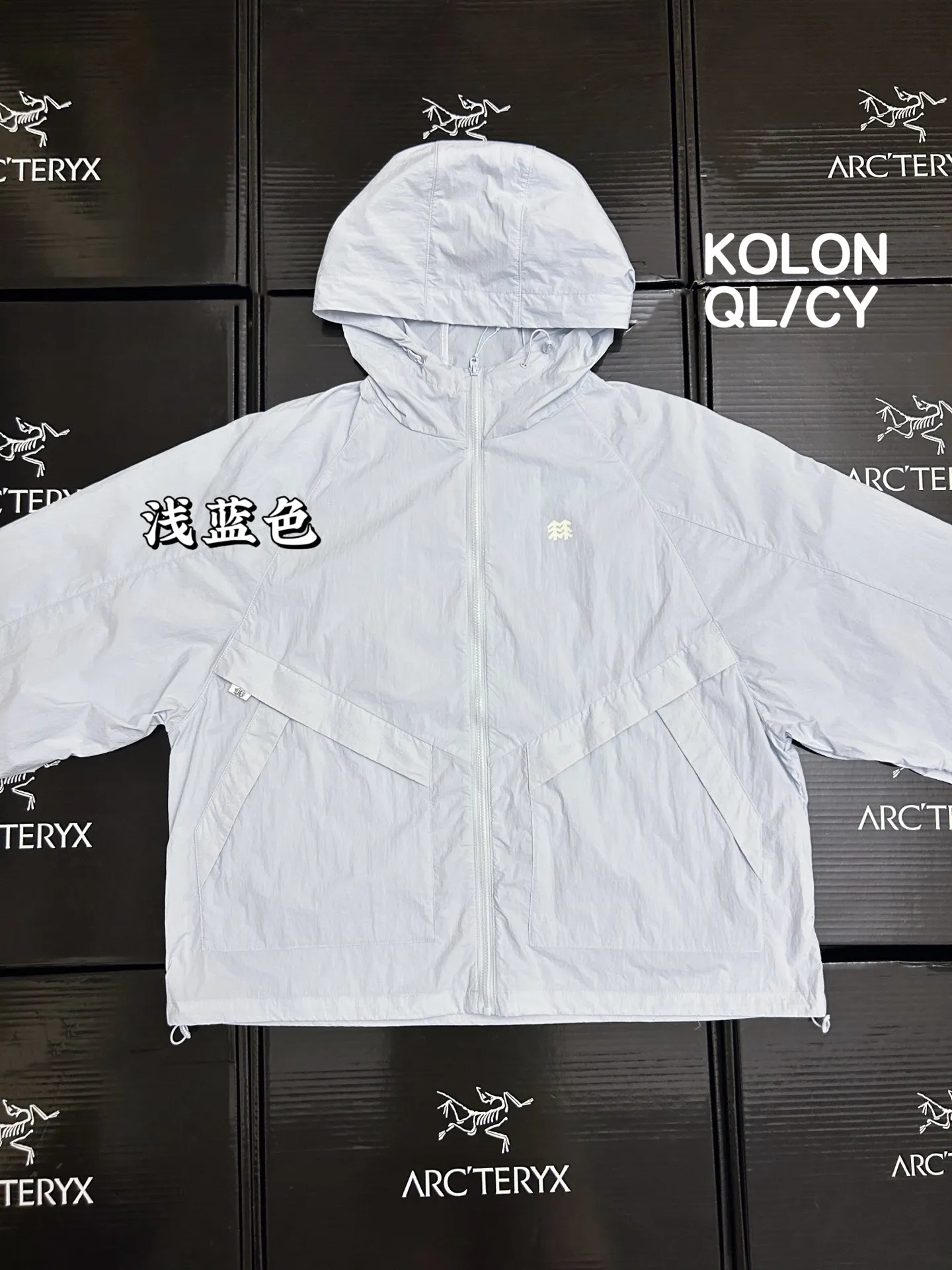 Compact Water-Repellent Hooded Windbreaker D30011512