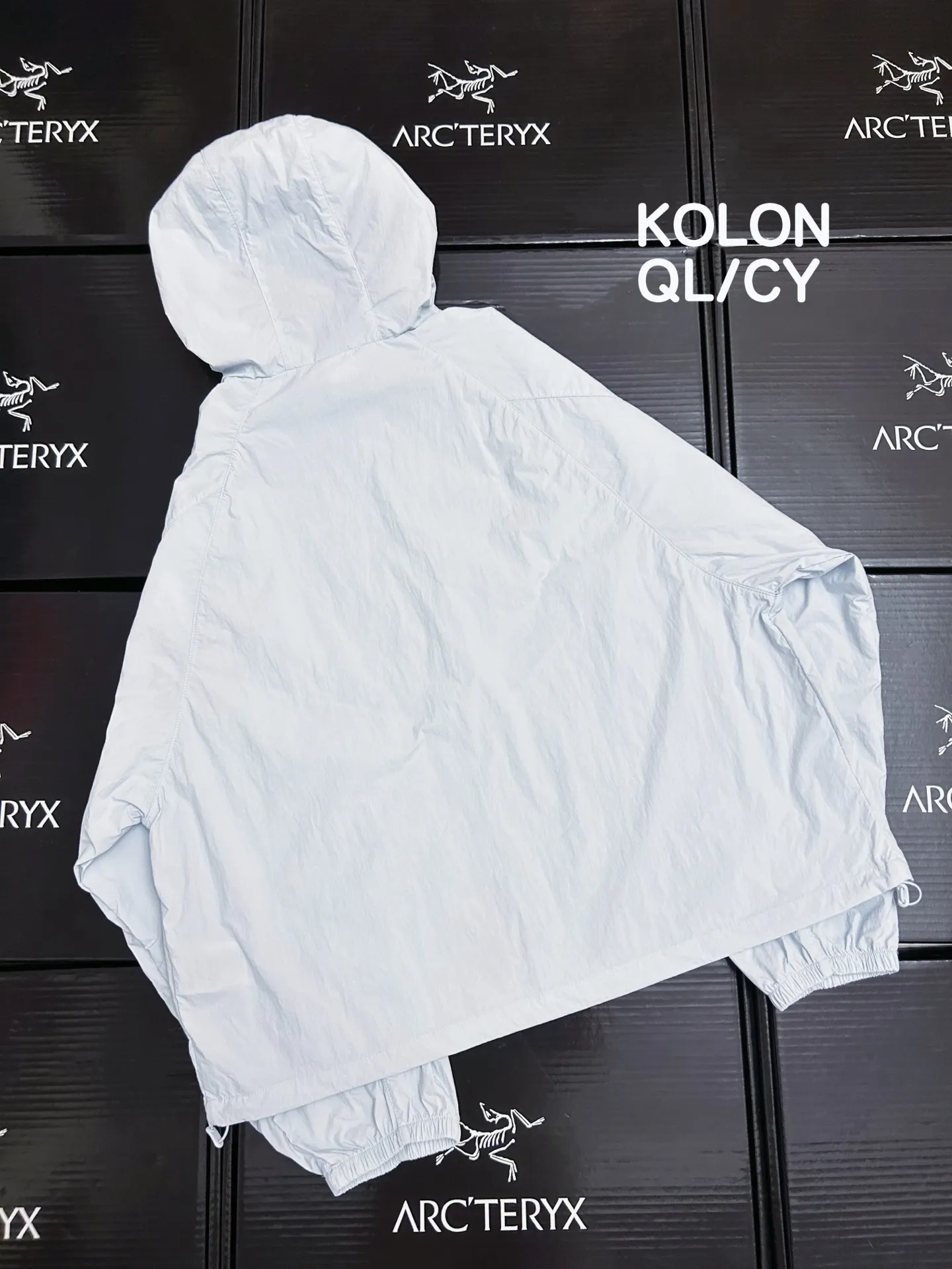 Compact Water-Repellent Hooded Windbreaker D30011512 — view 3