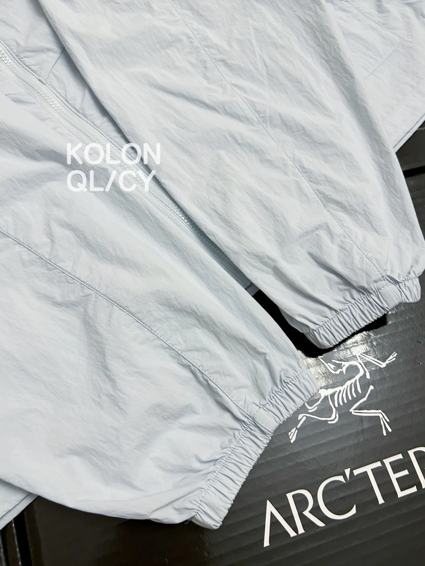 Compact Water-Repellent Hooded Windbreaker D30011512 — view 4