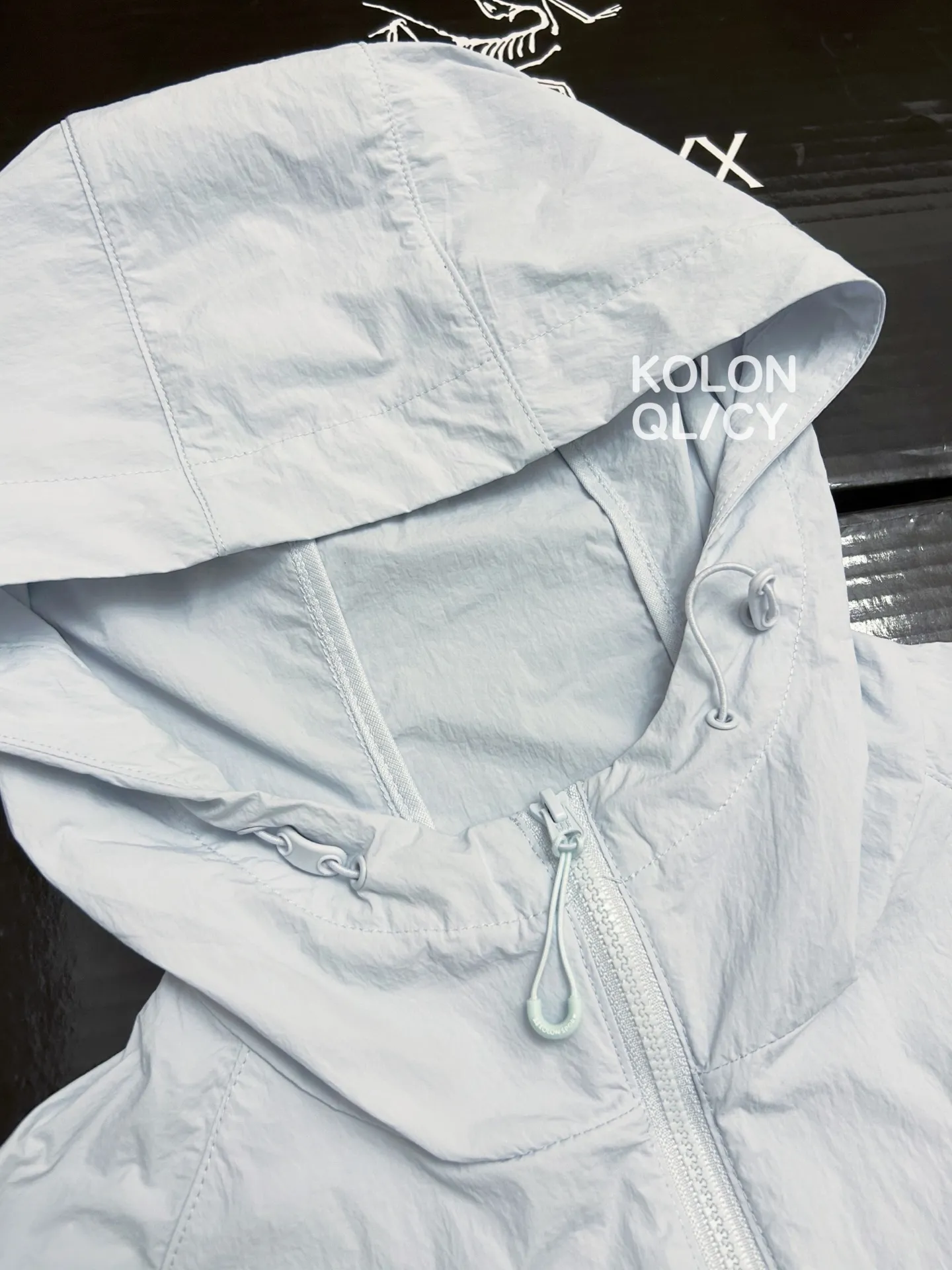 Compact Water-Repellent Hooded Windbreaker D30011512 — view 6