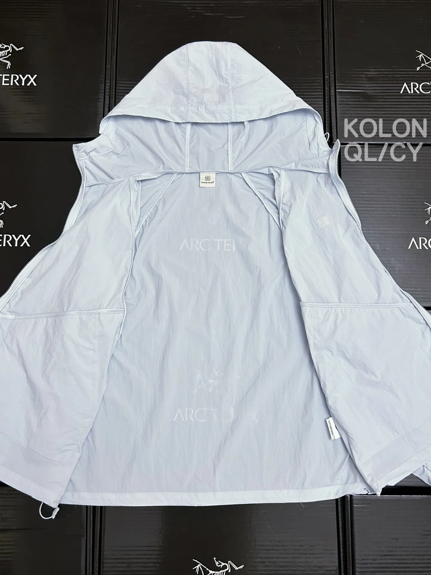 Compact Water-Repellent Hooded Windbreaker D30011512 — view 9
