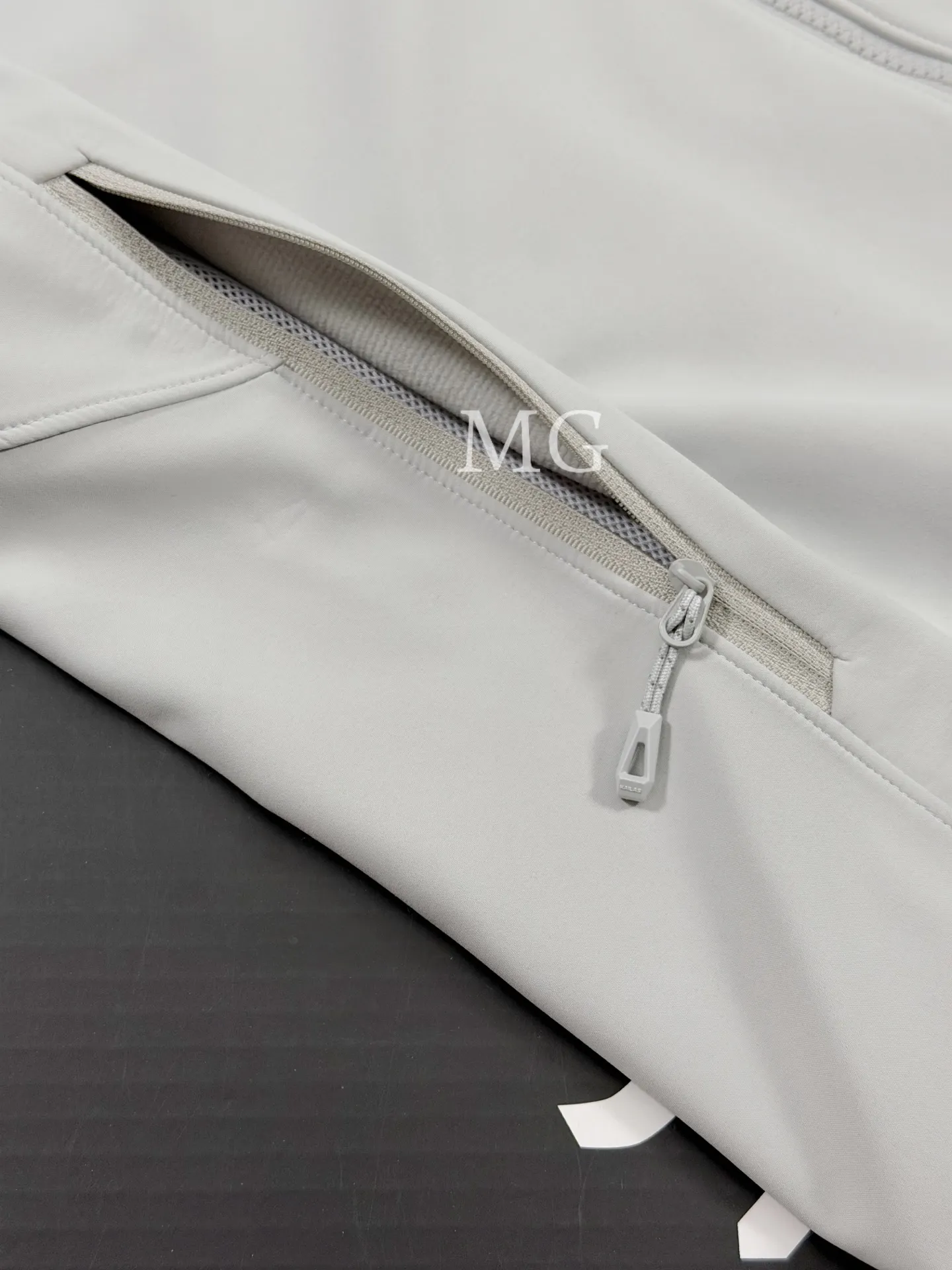 M8 IC Fleece-Lined Softshell Jacket D30020749 — view 4
