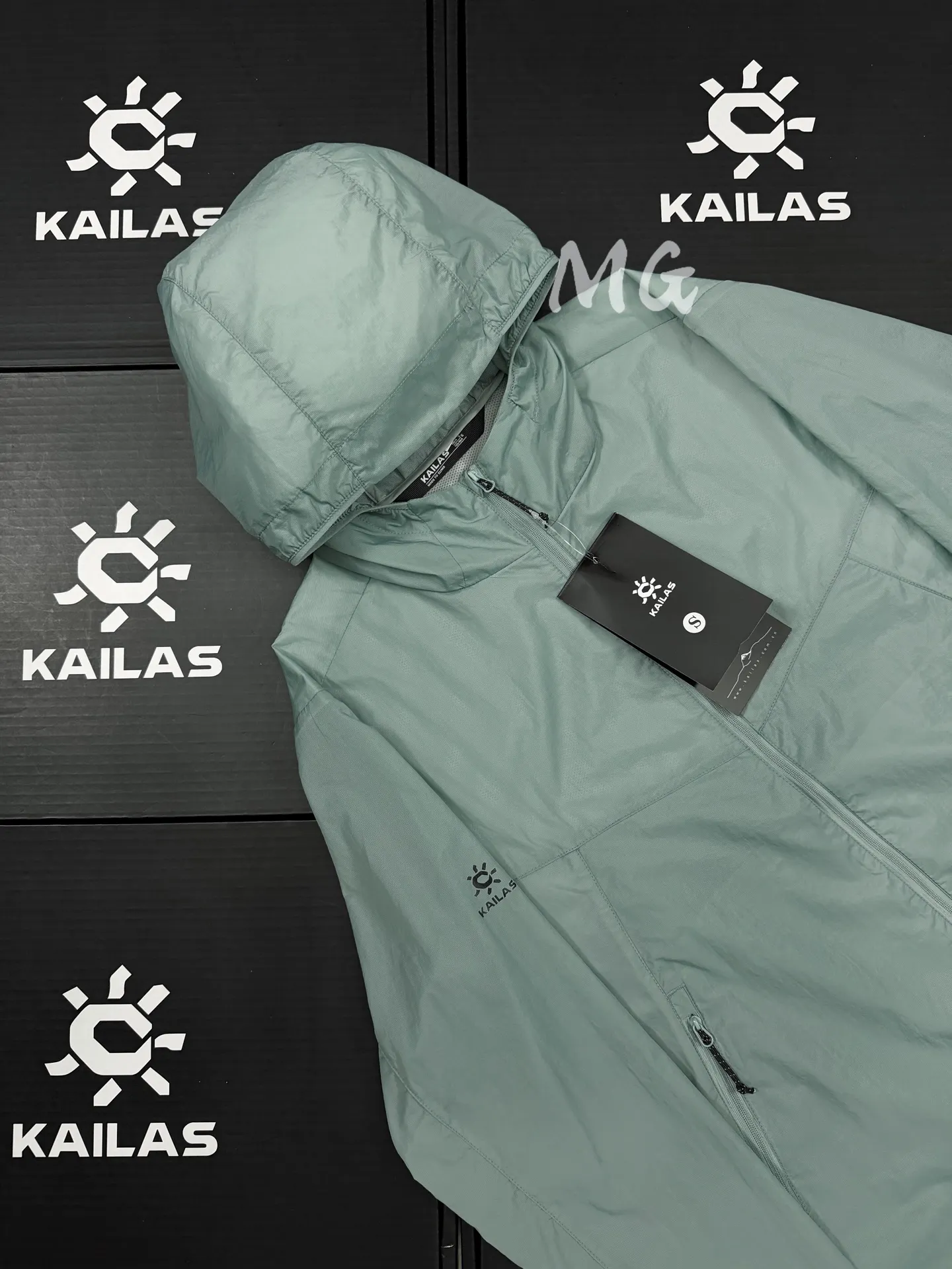 Lightweight UPF 50+ Hooded Sun Protection Jacket D30011504 — view 3