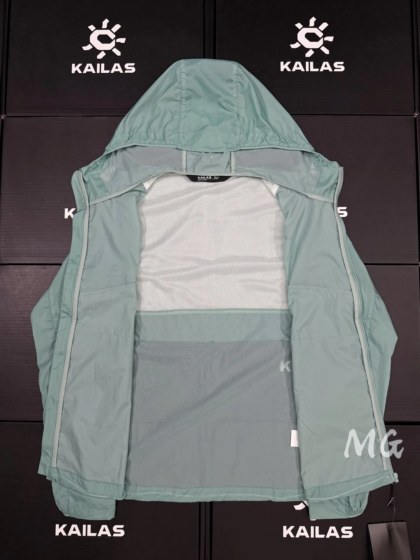 Lightweight UPF 50+ Hooded Sun Protection Jacket D30011504 — view 7