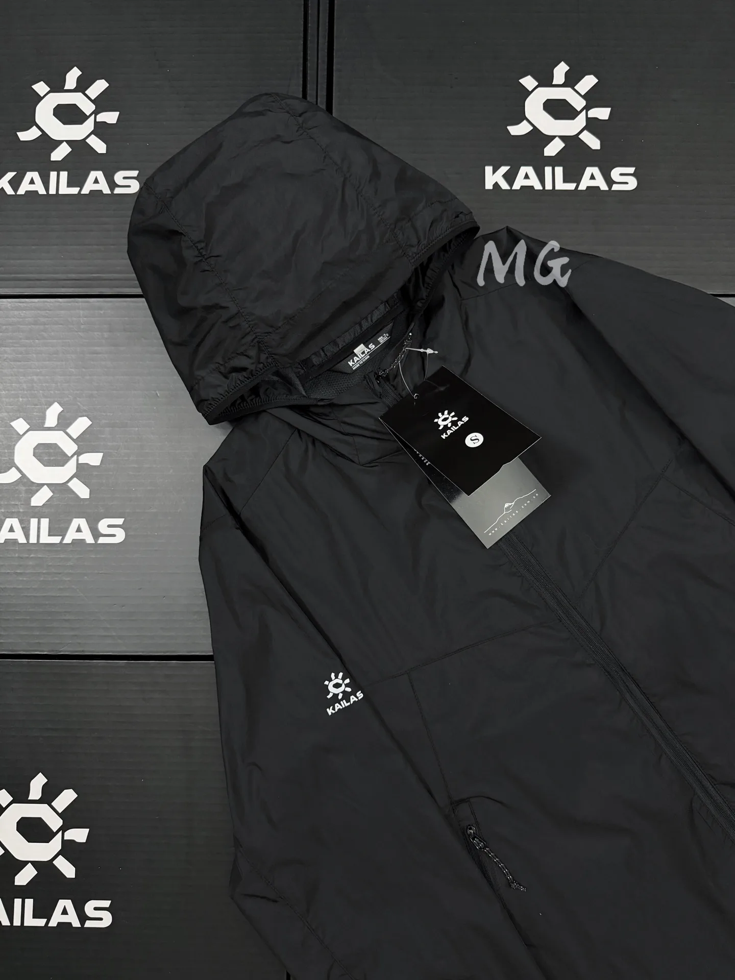 Lightweight UPF 50+ Hooded Sun Protection Jacket D30011505 — view 3