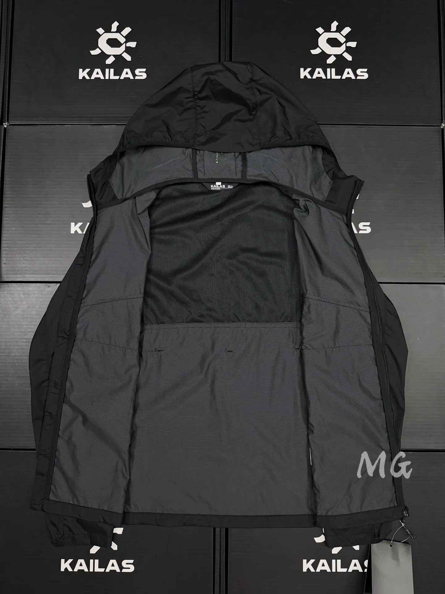 Lightweight UPF 50+ Hooded Sun Protection Jacket D30011505 — view 7
