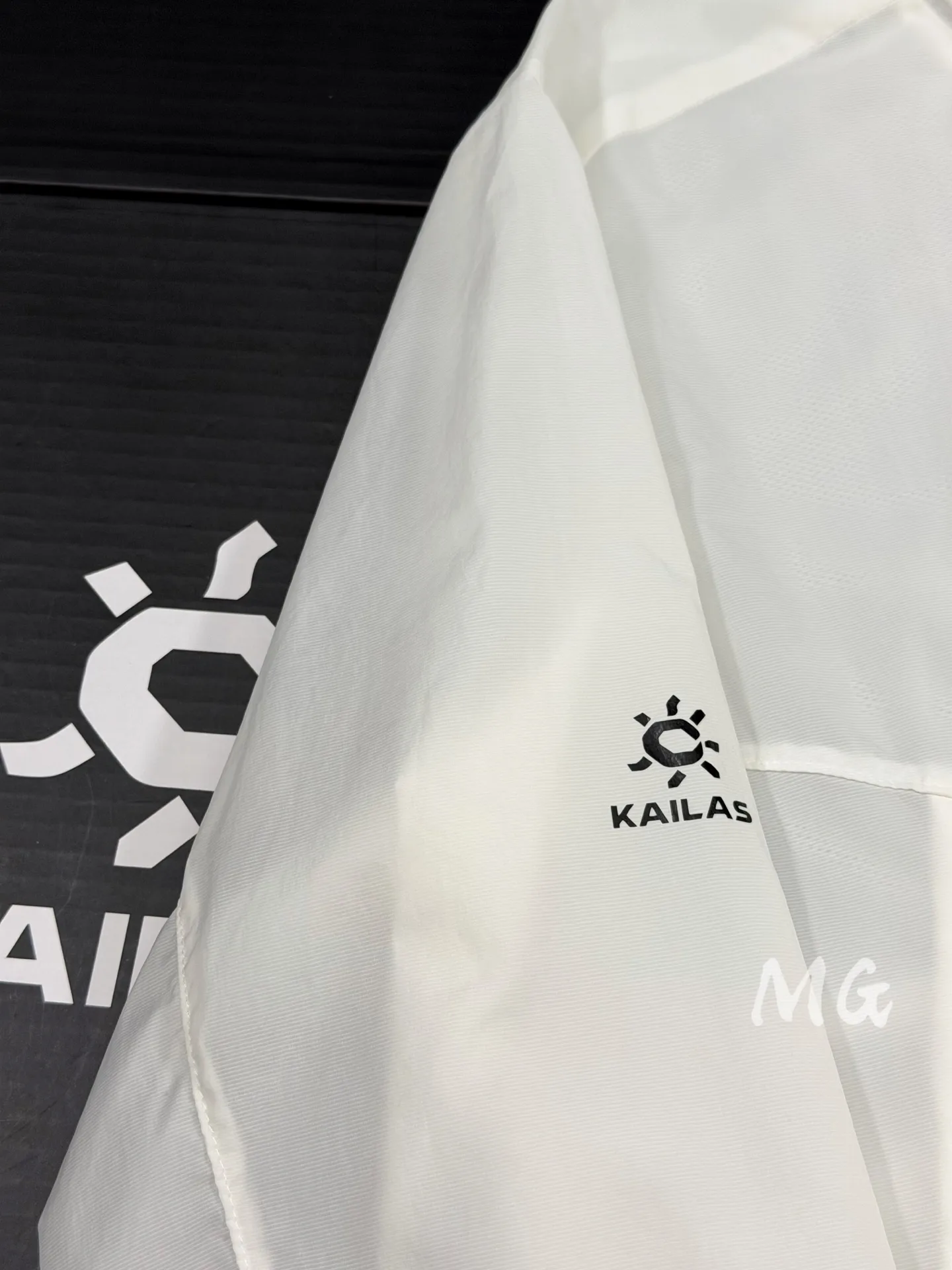 Lightweight Hooded Sun Protection Jacket D30011506 — view 3