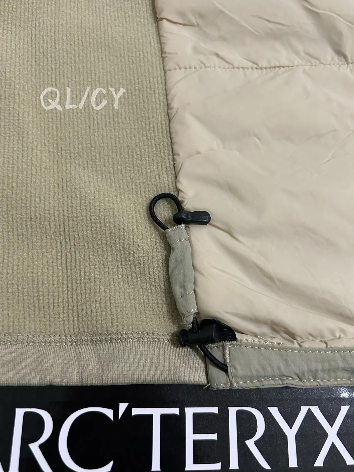 Atom Insulated Logo-Embroidered Gilet D30020868 — view 7