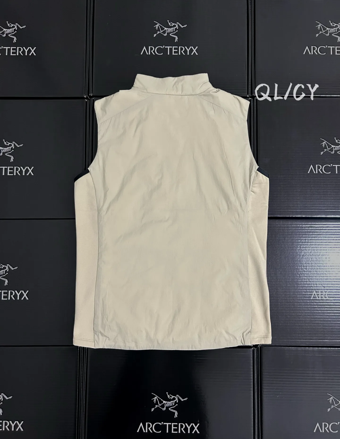 Atom Insulated Logo-Embroidered Gilet D30020868 — view 9