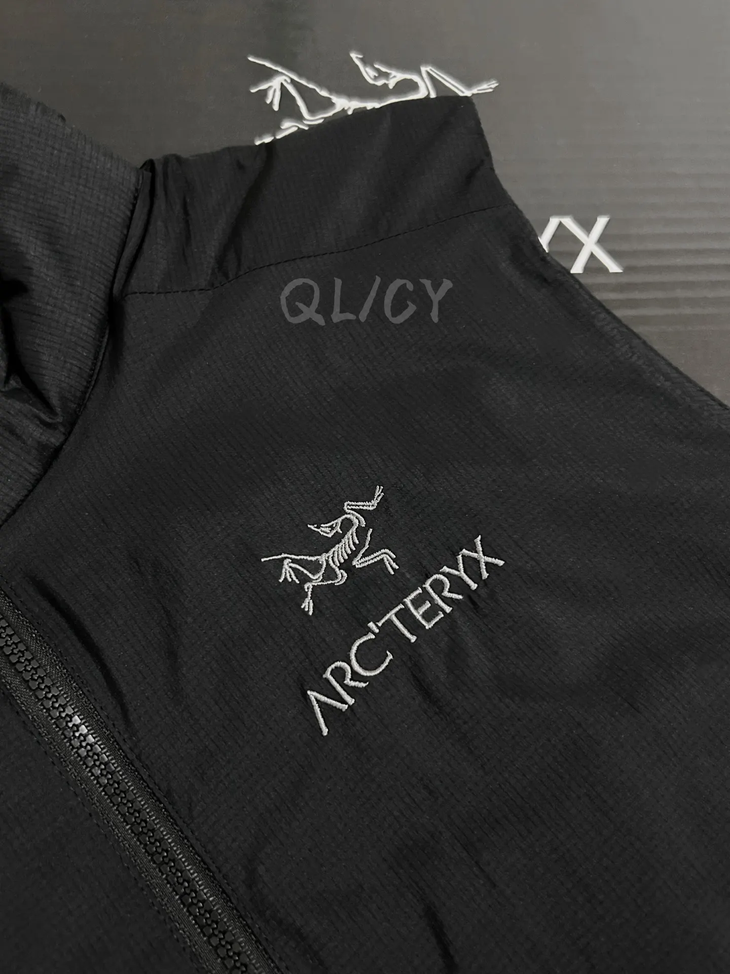 Atom Insulated Logo-Embroidered Gilet D30020867 — view 3