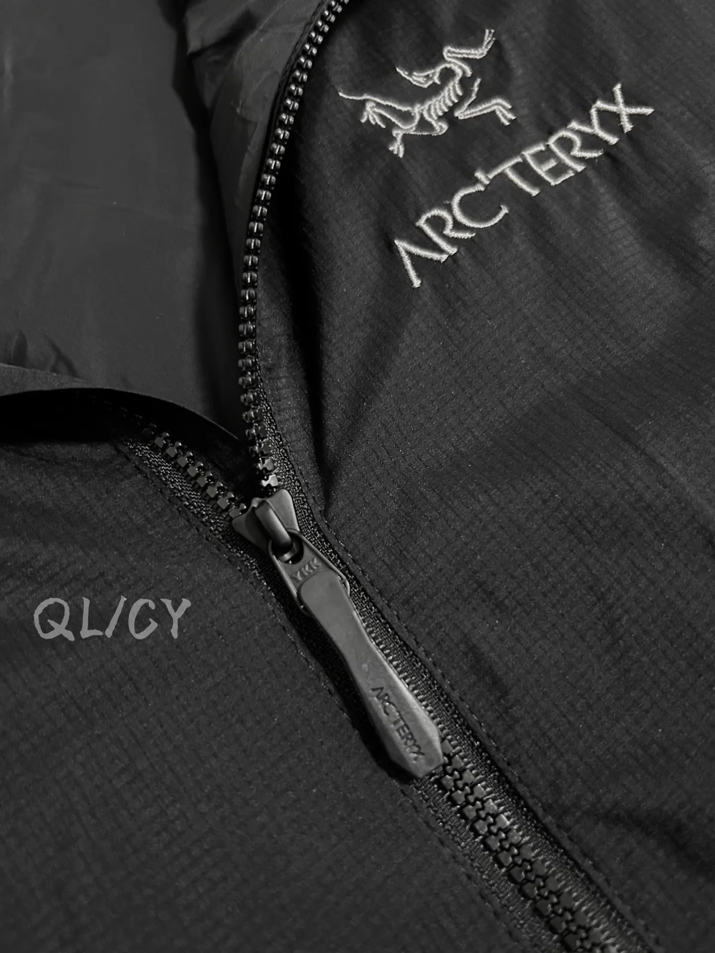 Atom Insulated Logo-Embroidered Gilet D30020867 — view 5