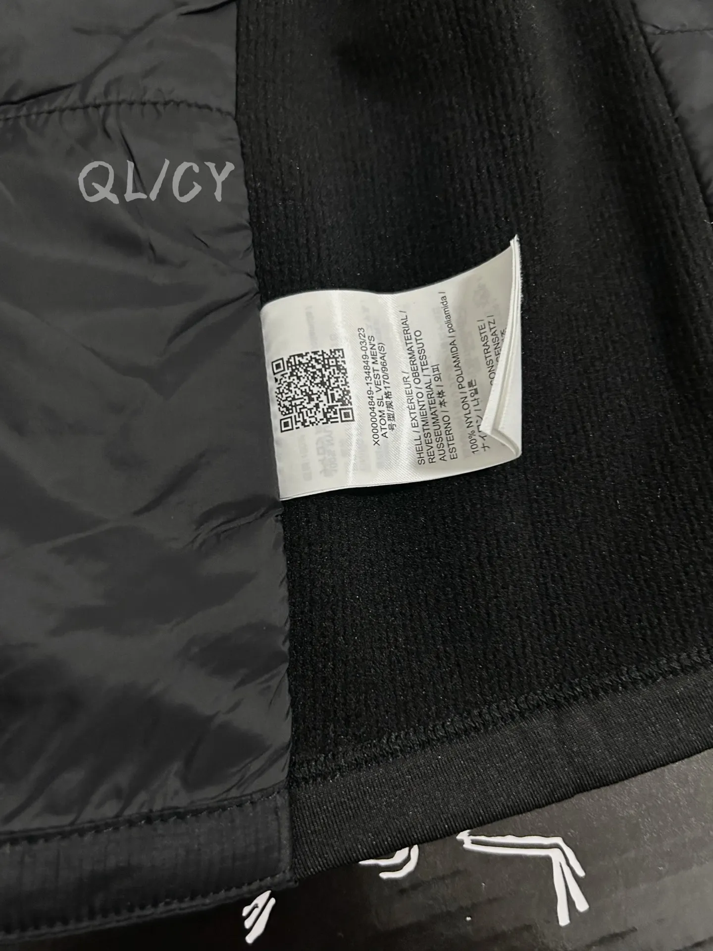 Atom Insulated Logo-Embroidered Gilet D30020867 — view 7