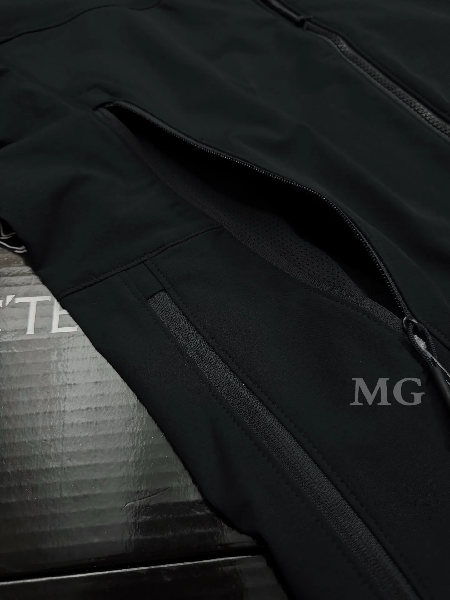 Leaf Patrol AR Softshell Jacket D31020628 — view 5