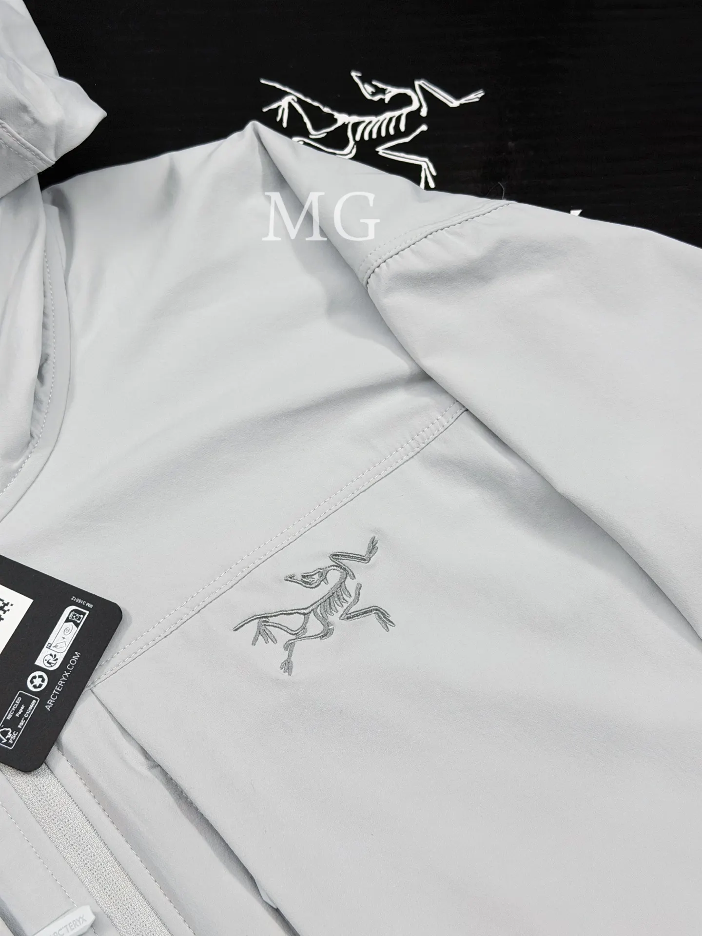 Gamma Lightweight Hooded Softshell Jacket D31020805 — view 2