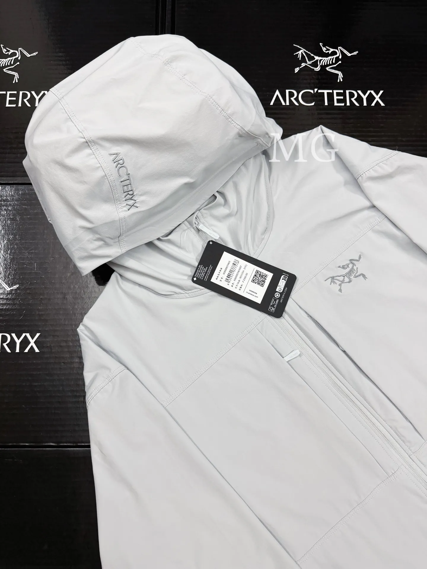 Gamma Lightweight Hooded Softshell Jacket D31020805 — view 4