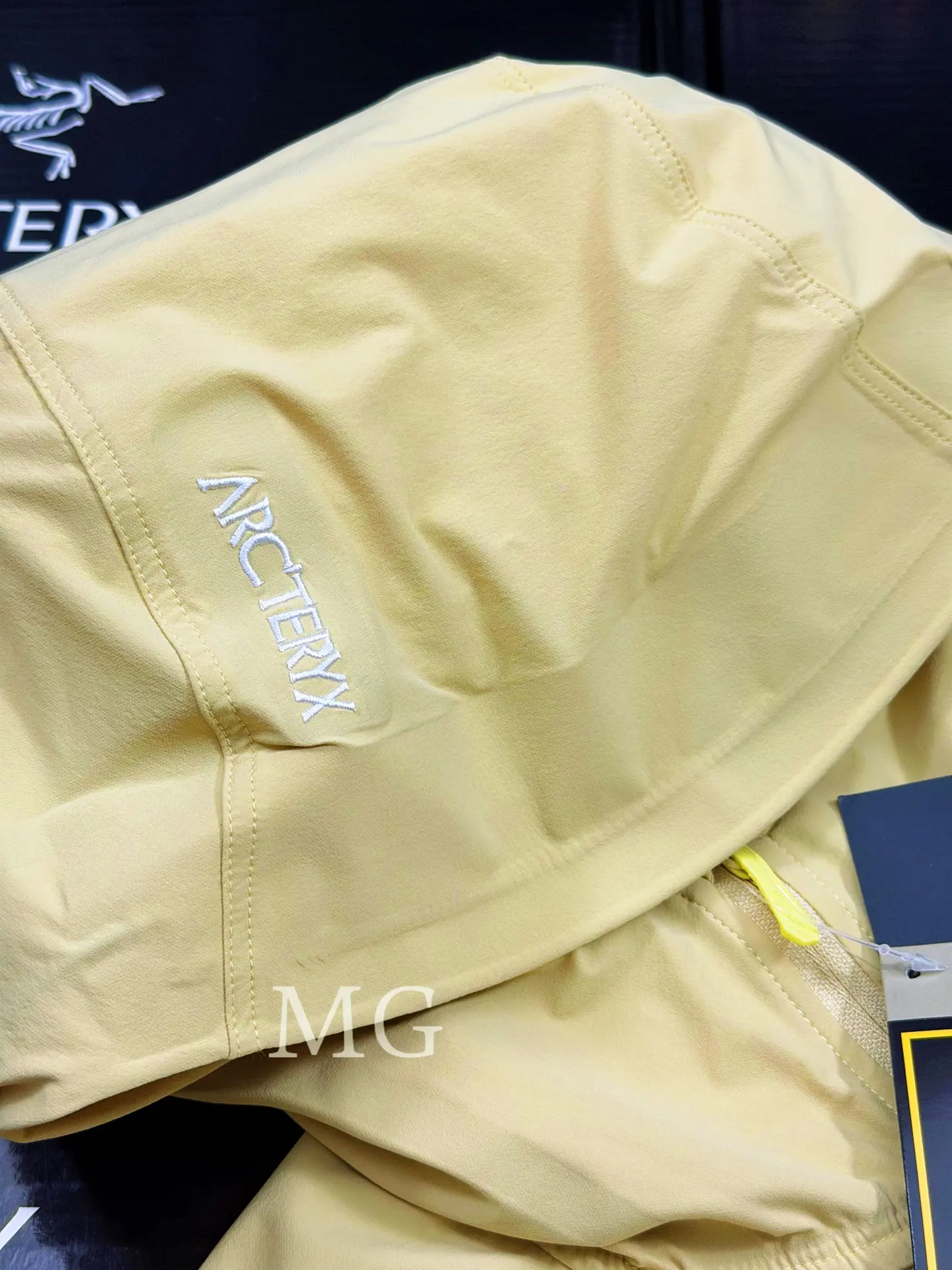 Gamma Lightweight Hooded Softshell Jacket D31020806 — view 3