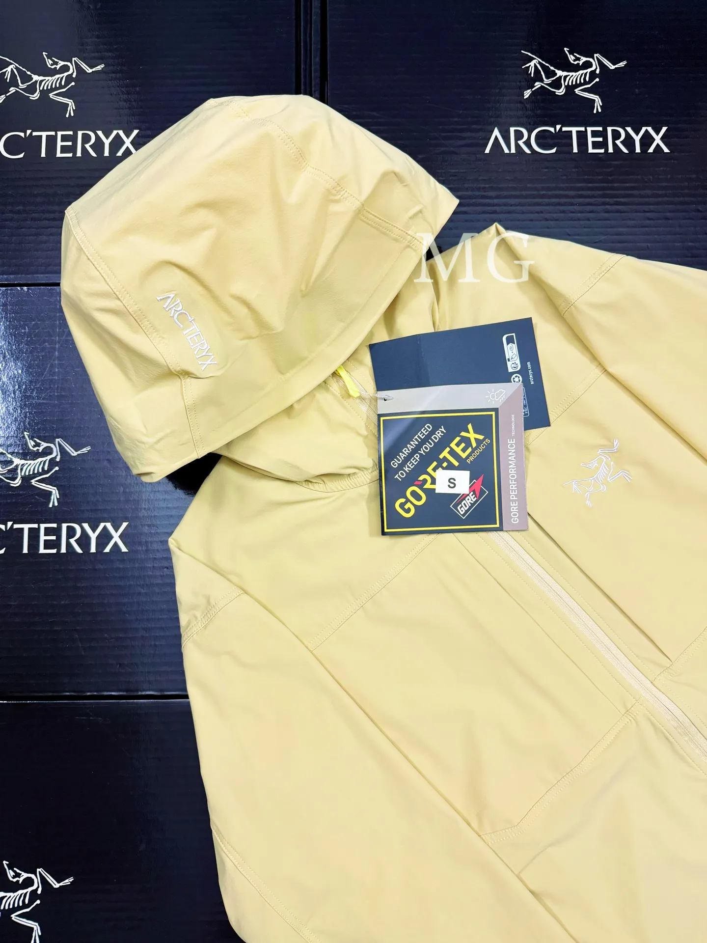 Gamma Lightweight Hooded Softshell Jacket D31020806 — view 4
